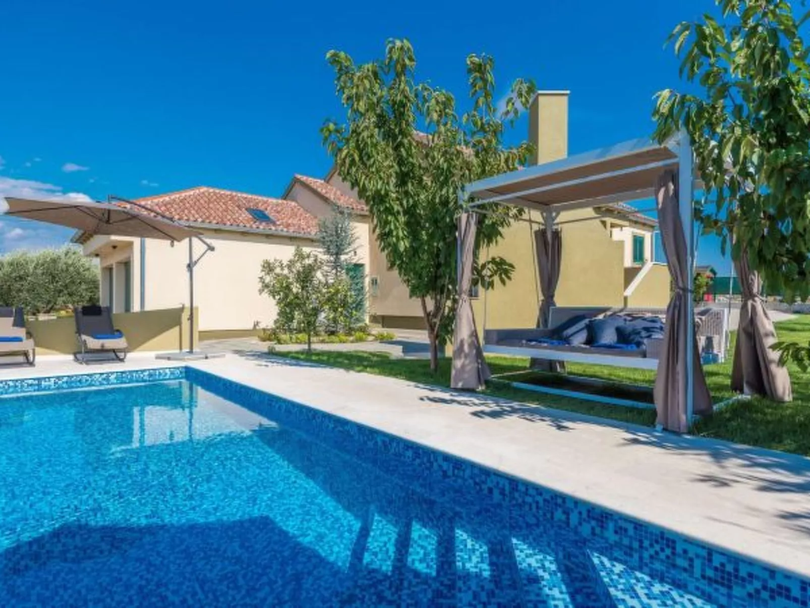 Great Villa Field Hills with sauna and jacuzzi - Image-tags.info