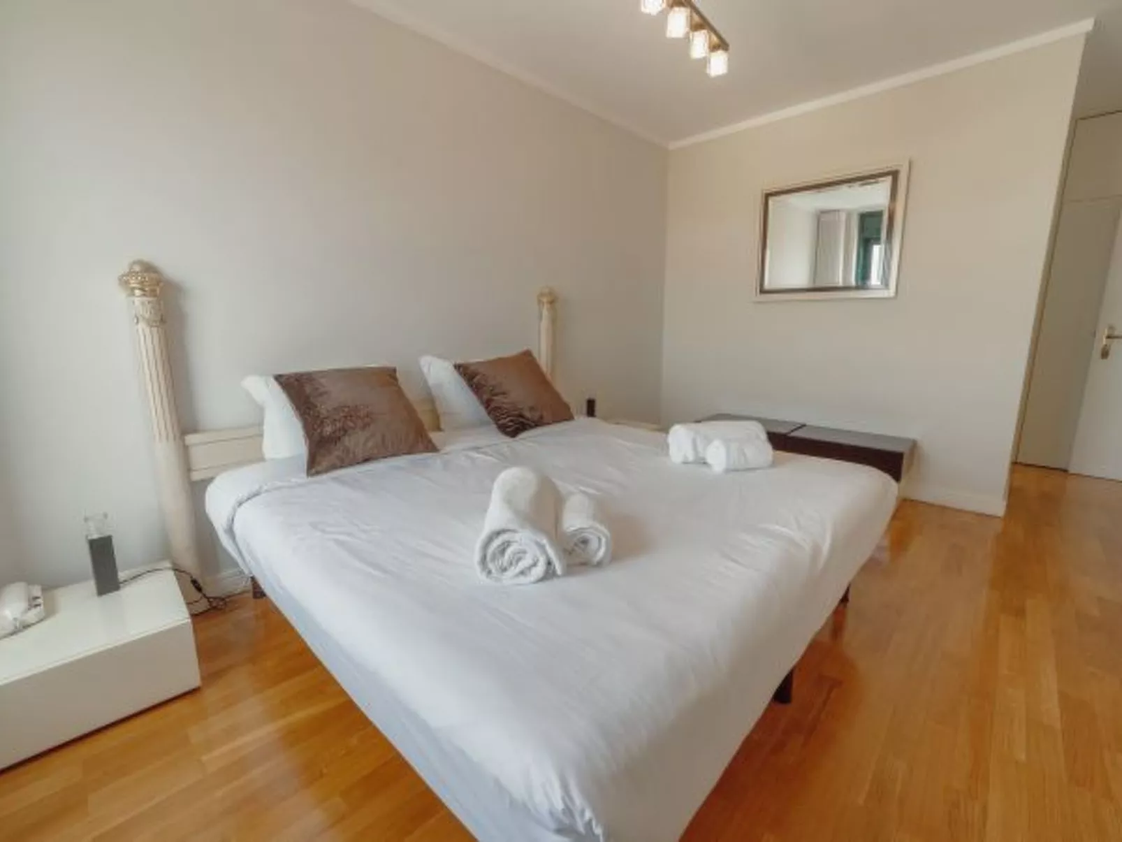 DOWNTOWN GRAND TOWER VIEW by VACATIONY - Inside