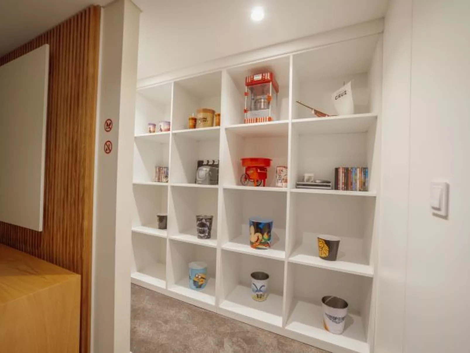 POOL & CINEMA VILLA by VACATIONY - Inside