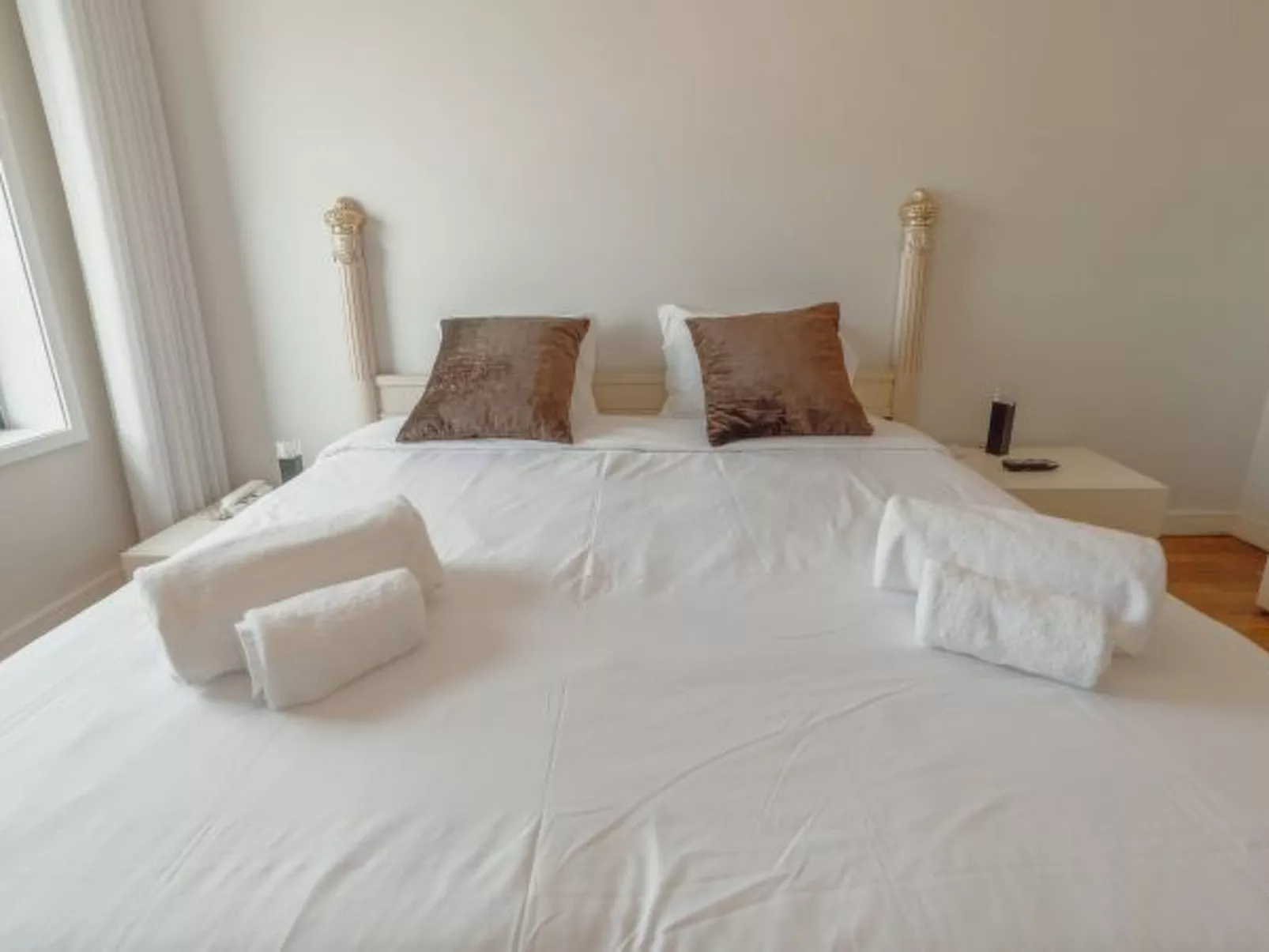 DOWNTOWN GRAND TOWER VIEW by VACATIONY - Inside