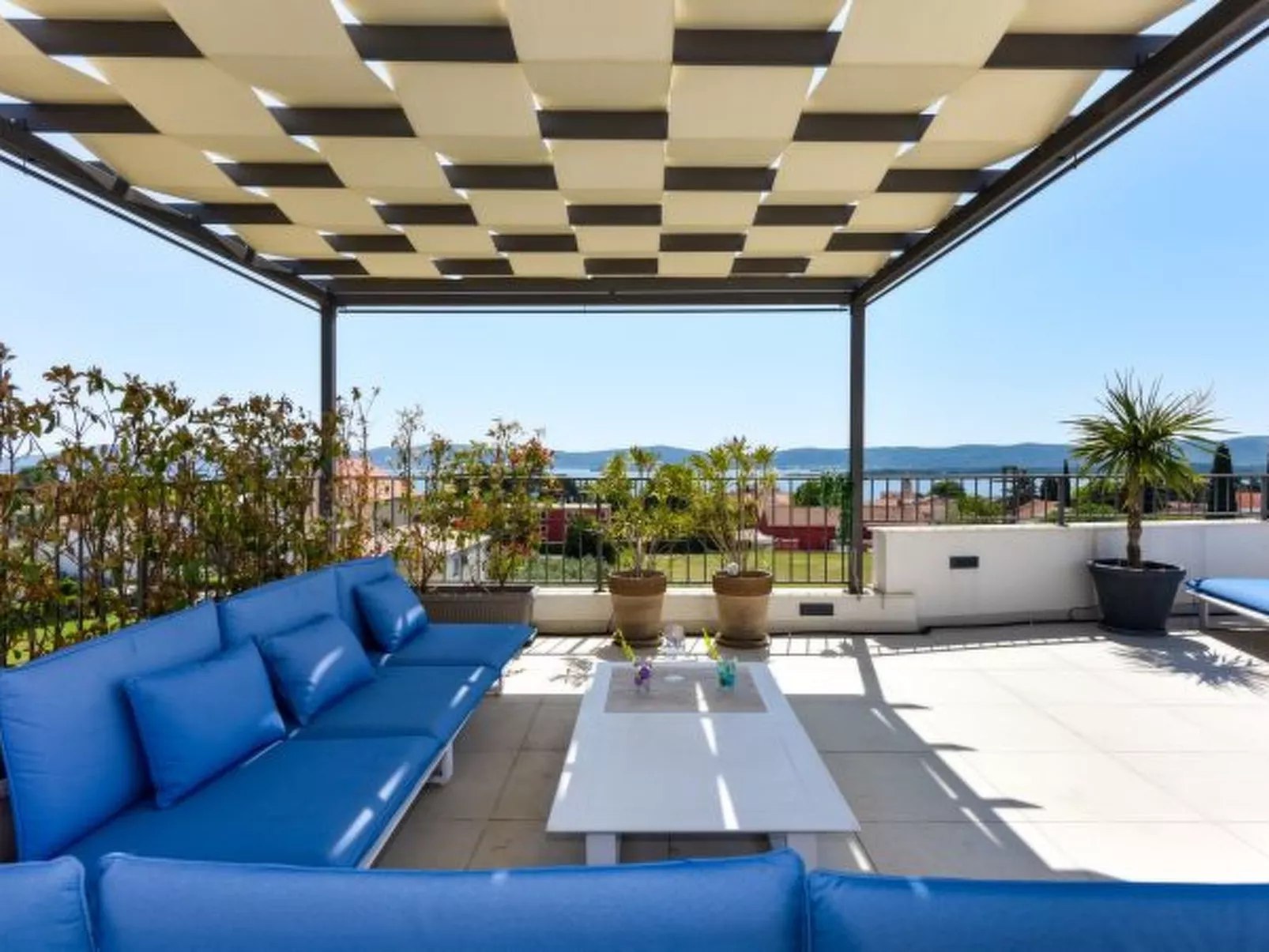 Villa Azzuro with jacuzzi and pool - Image-tags.info