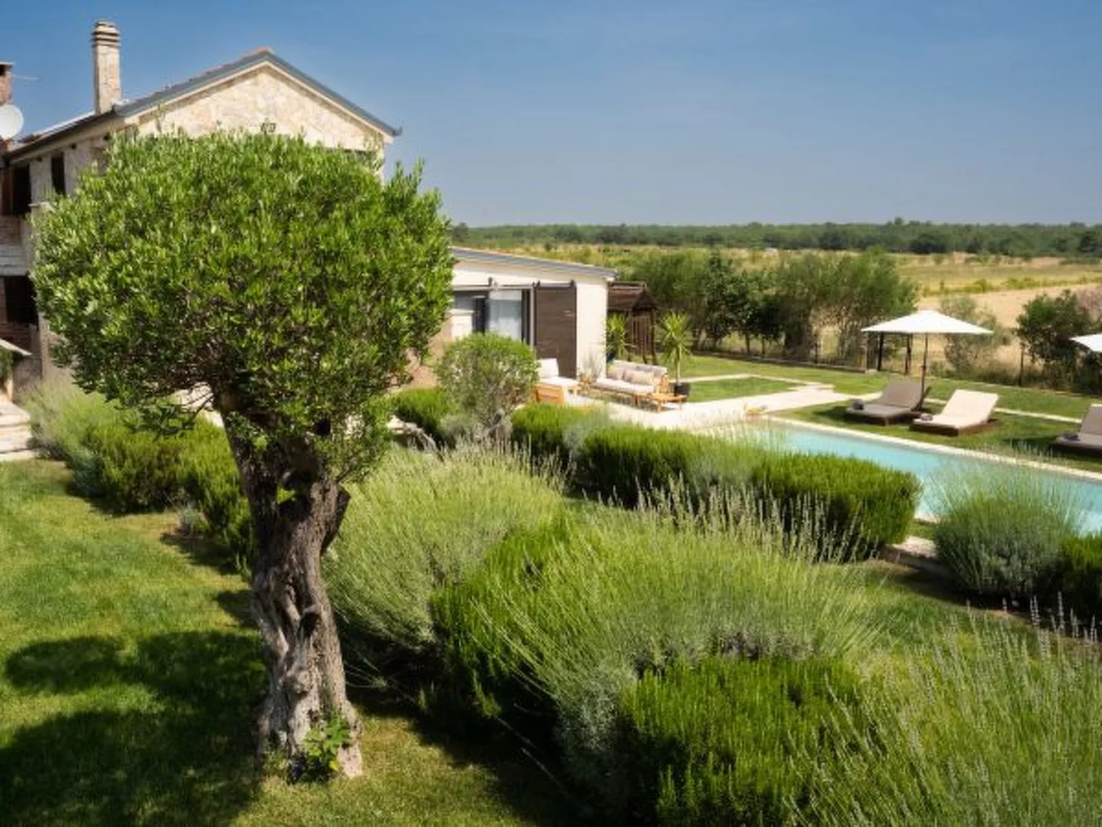 Villa Royal with heated pool - Image-tags.info