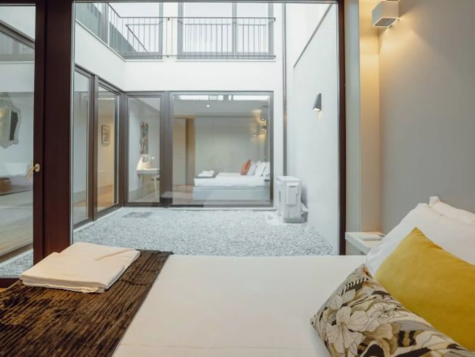 LEGACY OPORTO PREMIUM APARTMENT B by VACATIONY - Inside