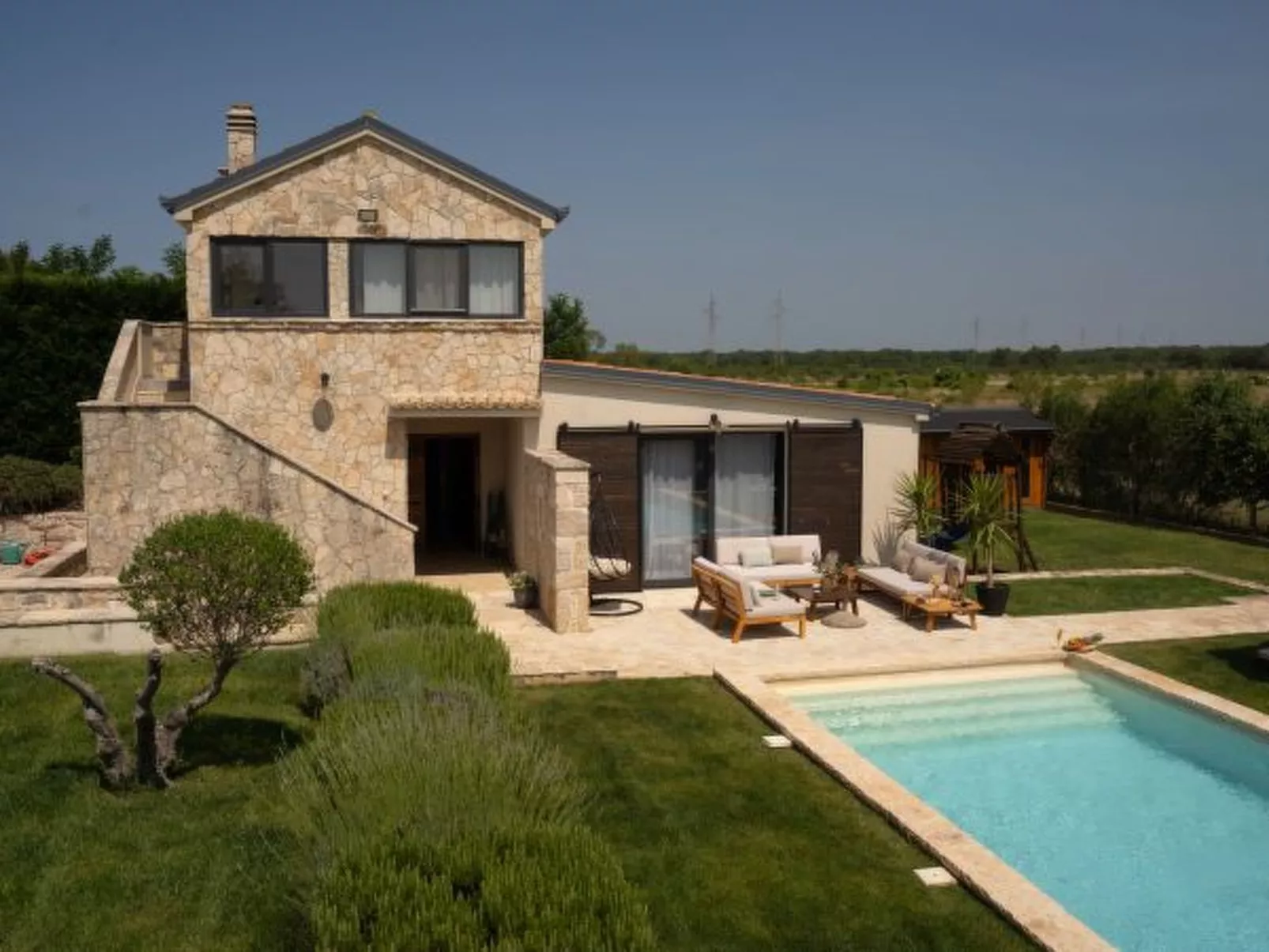 Villa Royal with heated pool - Image-tags.info
