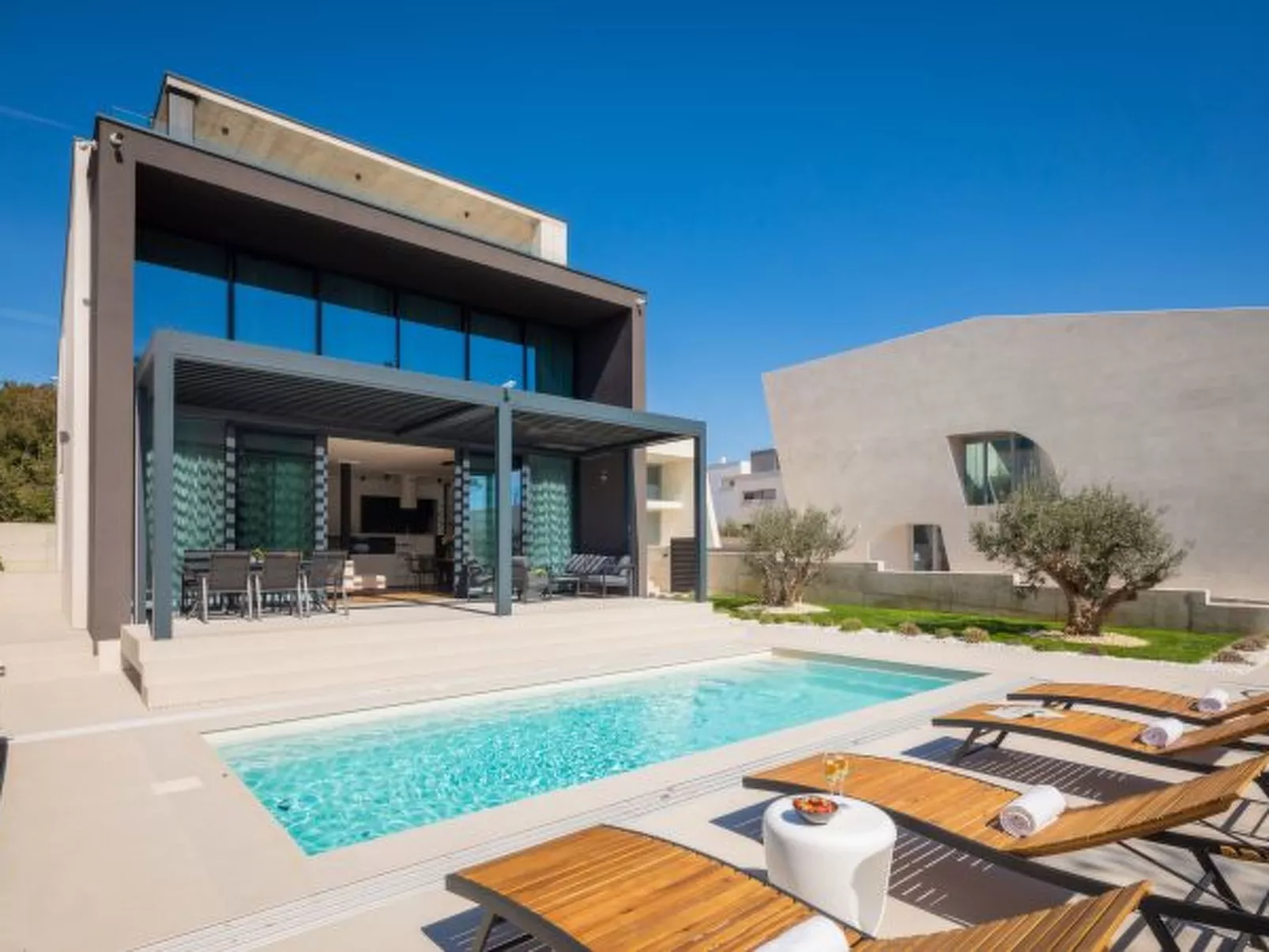 Villa Acacia with heated pool - Image-tags.info