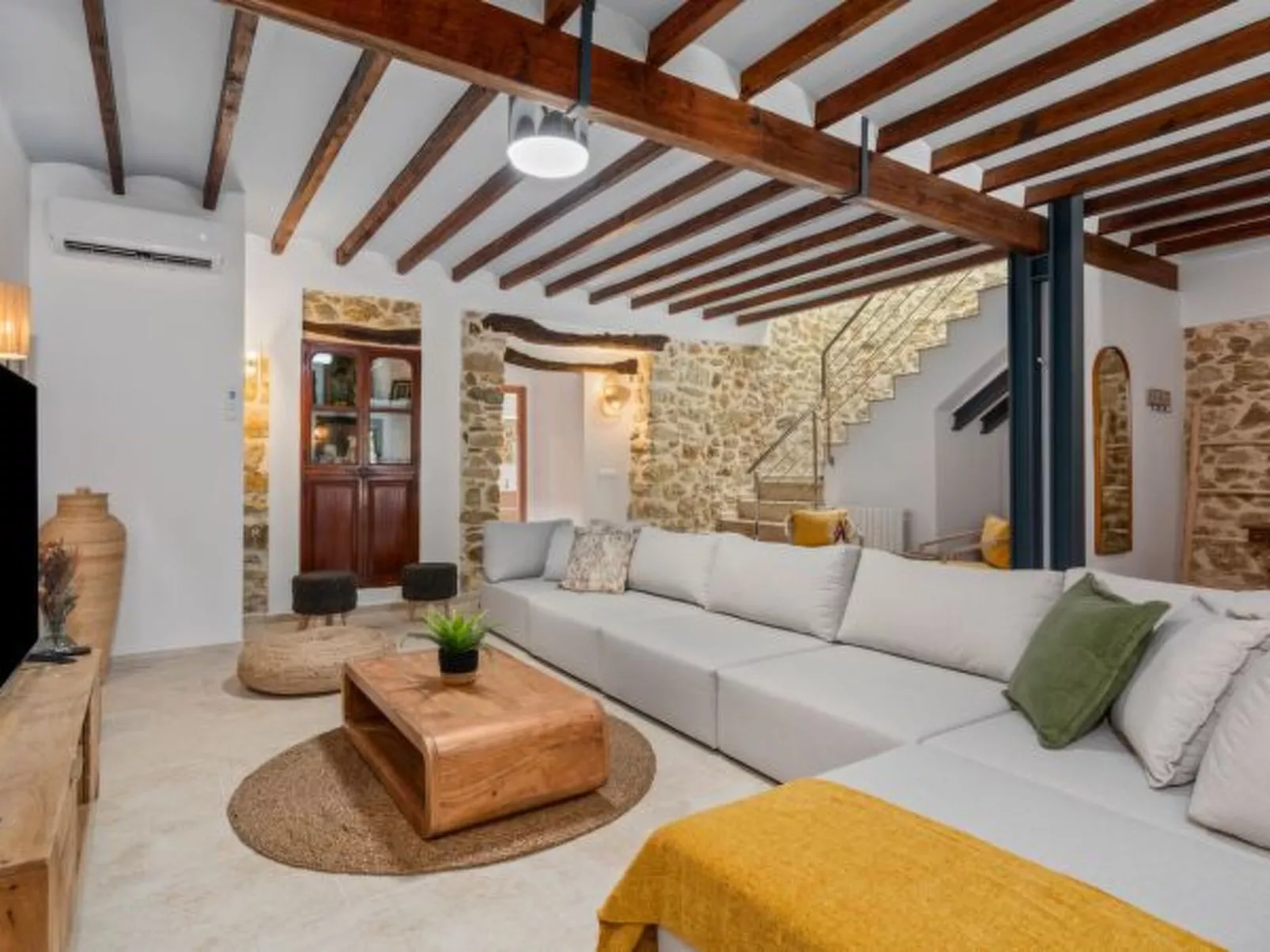 Villa Joan - PlusHolidays - Image-tags.info