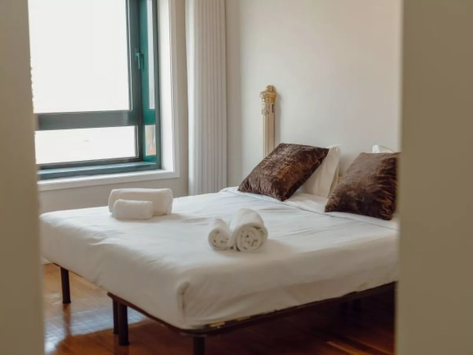 DOWNTOWN GRAND TOWER VIEW by VACATIONY - Inside