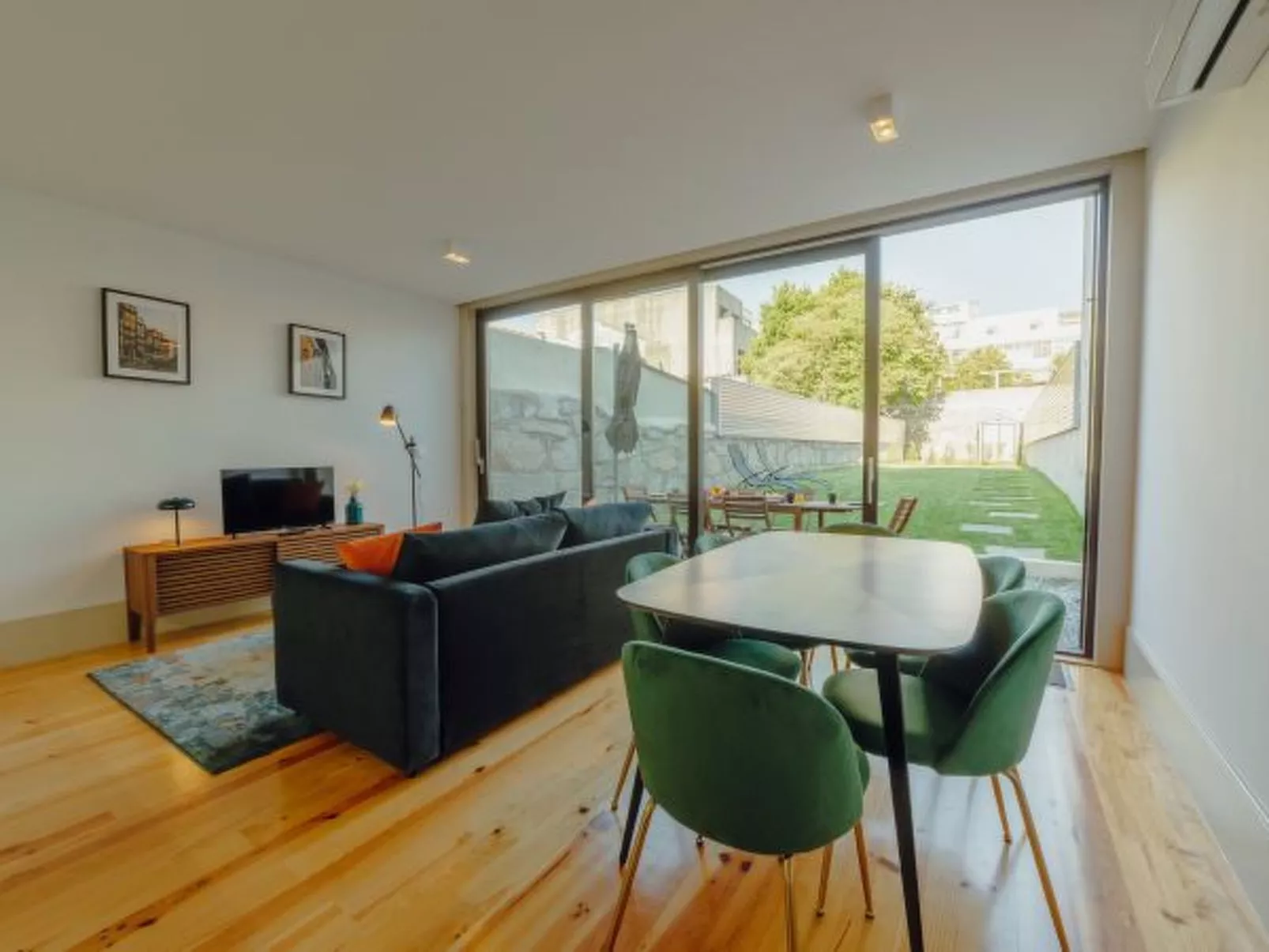 LEGACY OPORTO PREMIUM APARTMENT B by VACATIONY - Inside