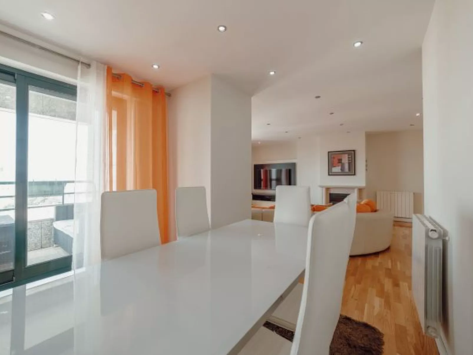 DOWNTOWN GRAND TOWER VIEW by VACATIONY - Inside