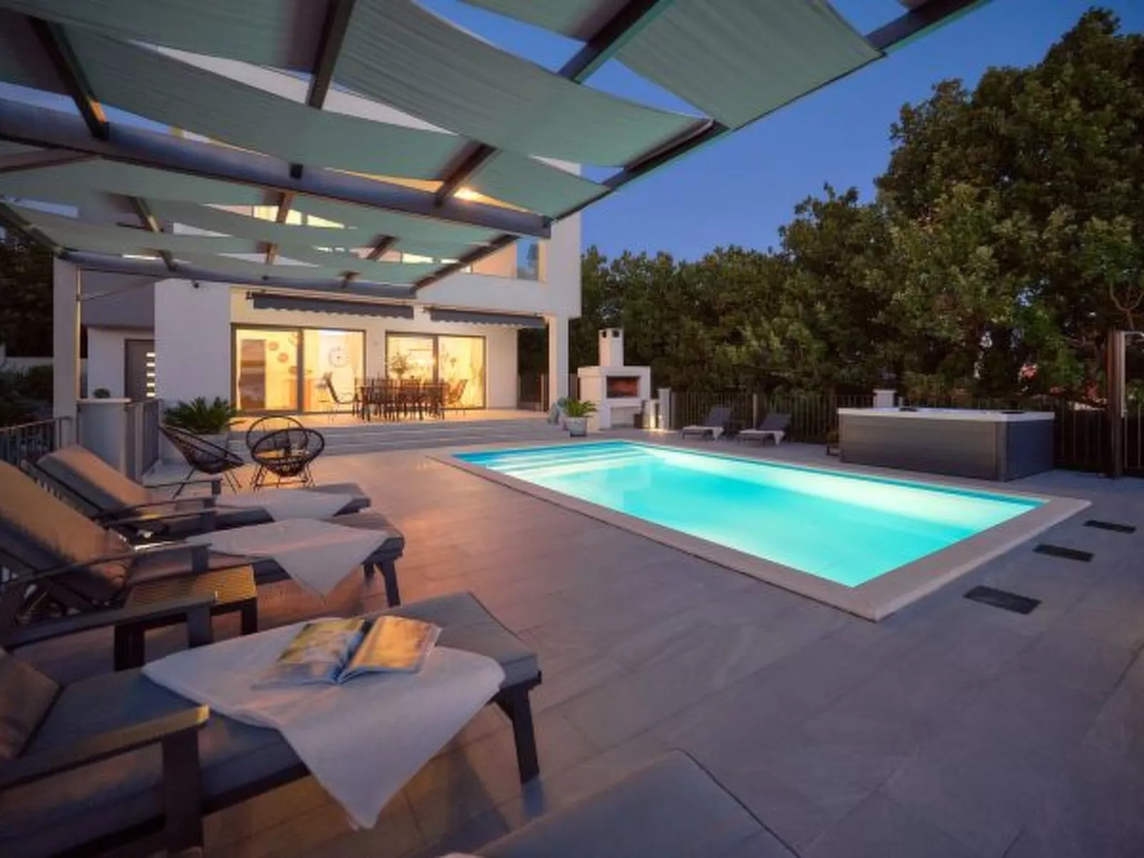 Beautiful Villa Katharina with pool - Draußen