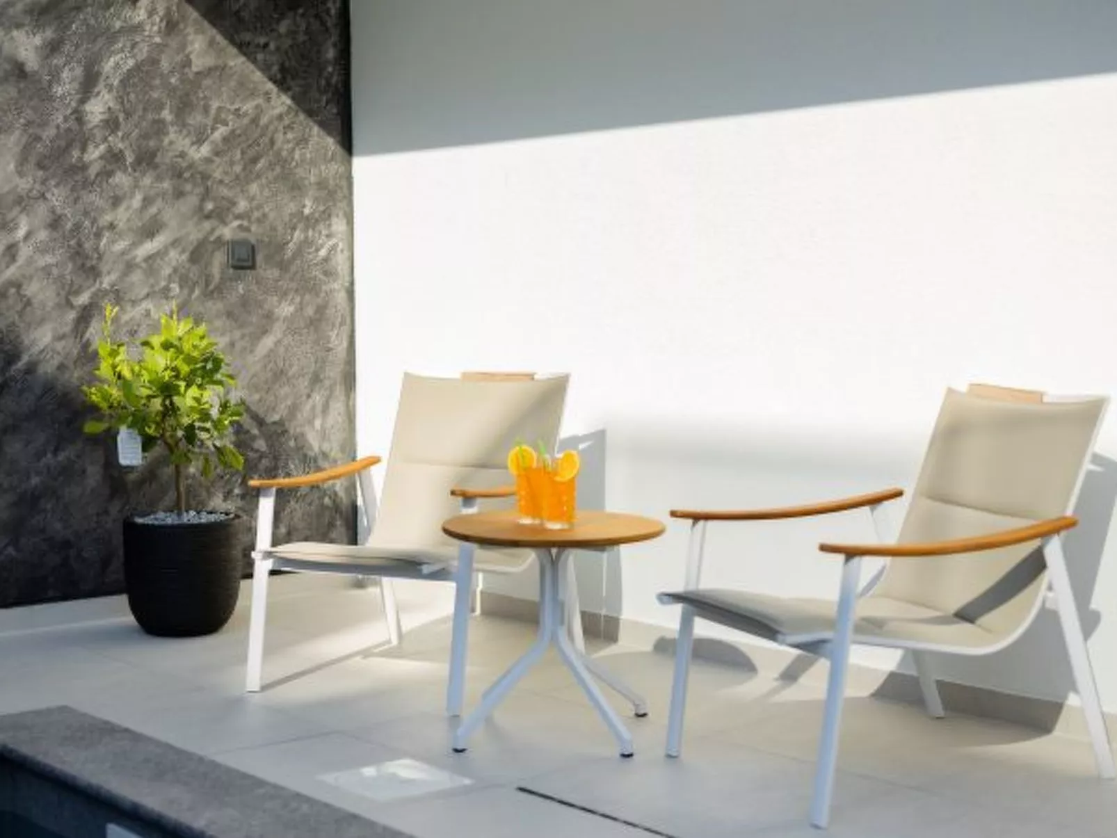 Villa Elena with two pools and spa - Image-tags.info