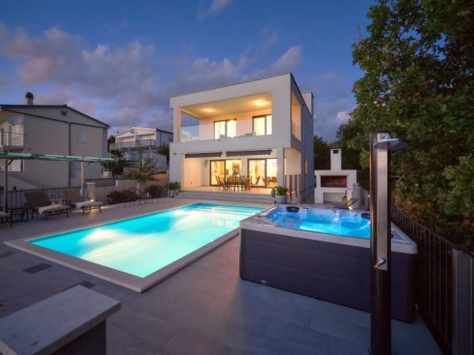 Beautiful Villa Katharina with pool - Draußen