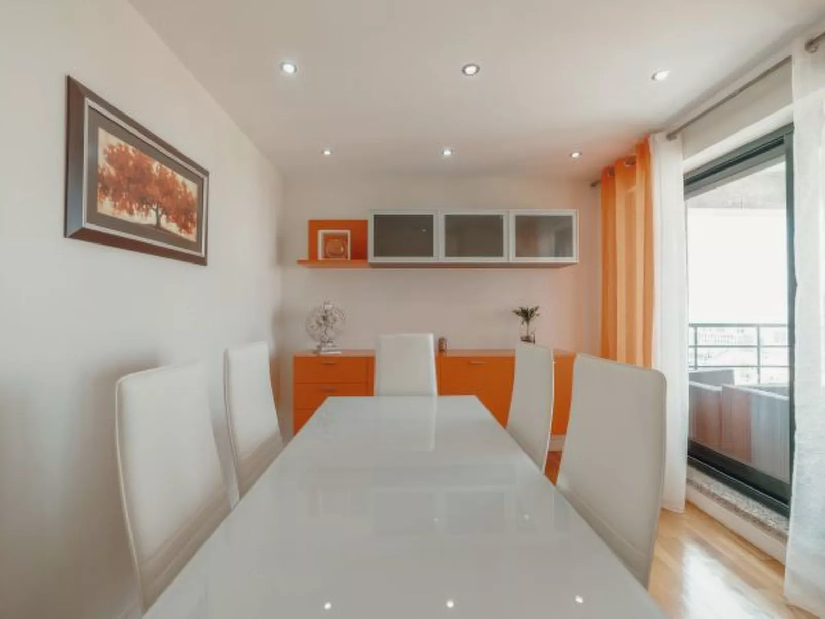 DOWNTOWN GRAND TOWER VIEW by VACATIONY - Inside