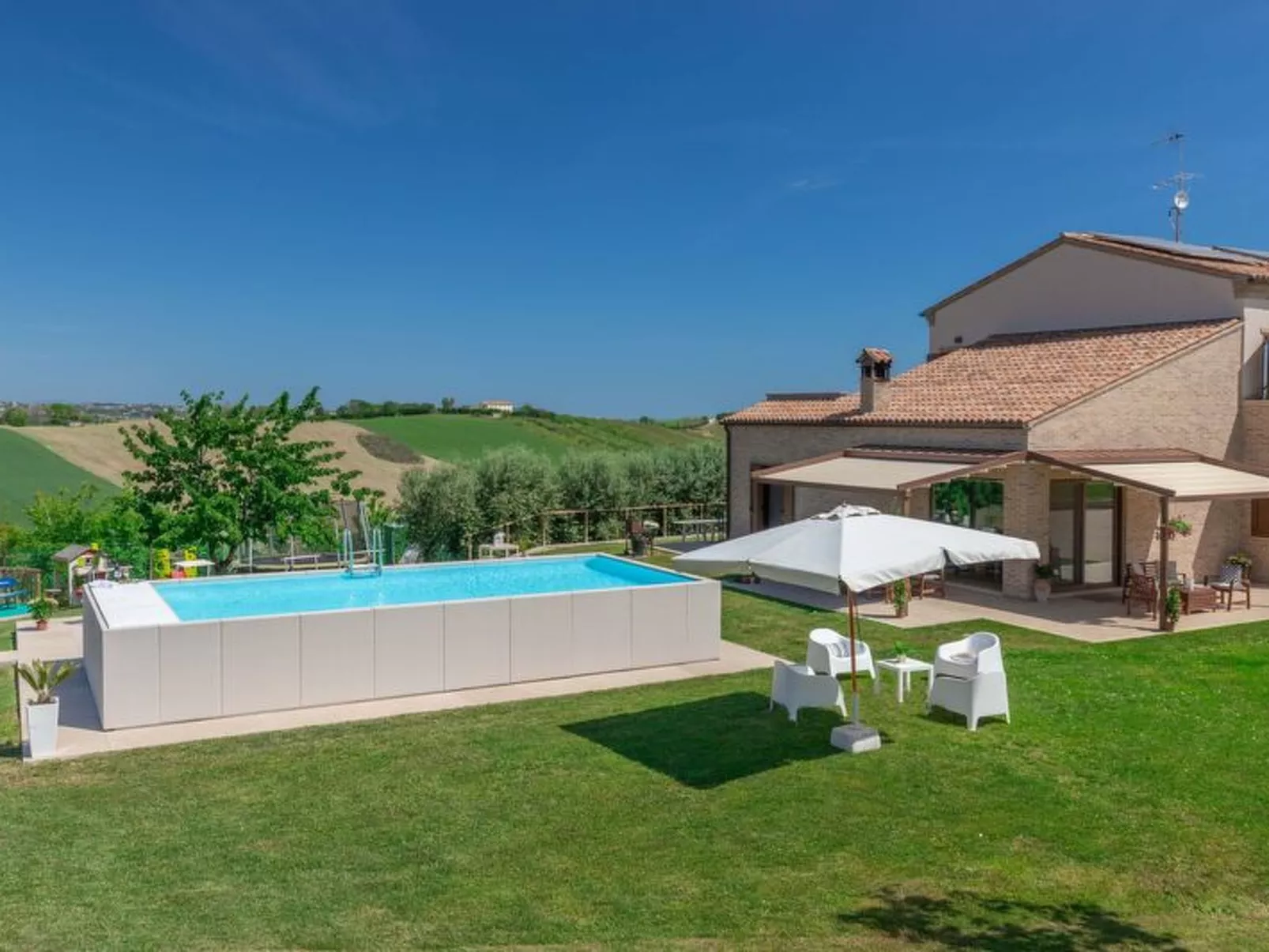 Villa Clair - Draußen