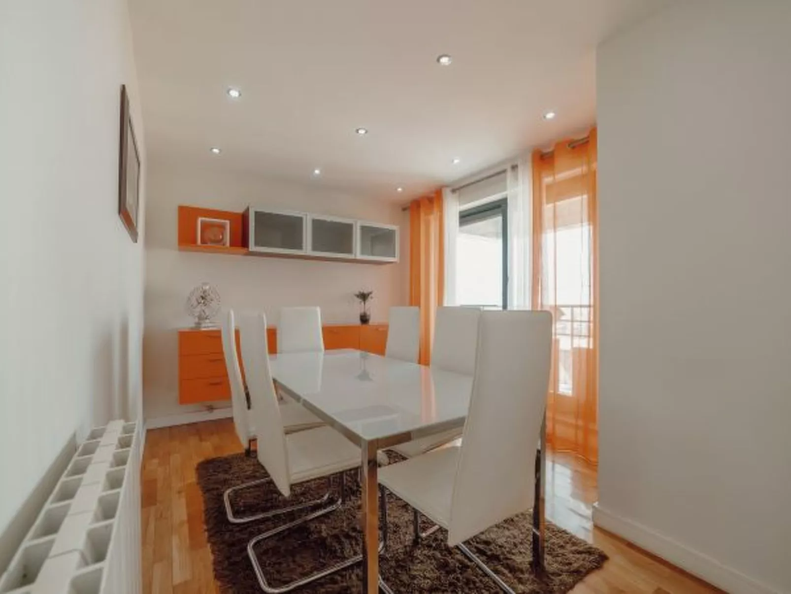 DOWNTOWN GRAND TOWER VIEW by VACATIONY - Inside