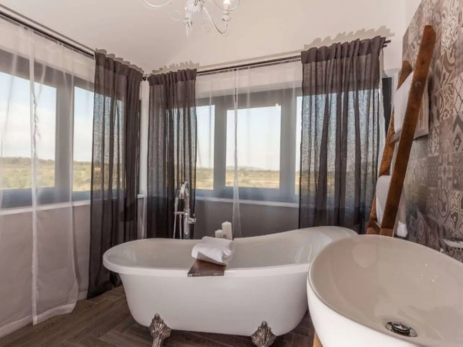 Villa Royal with heated pool - Image-tags.info