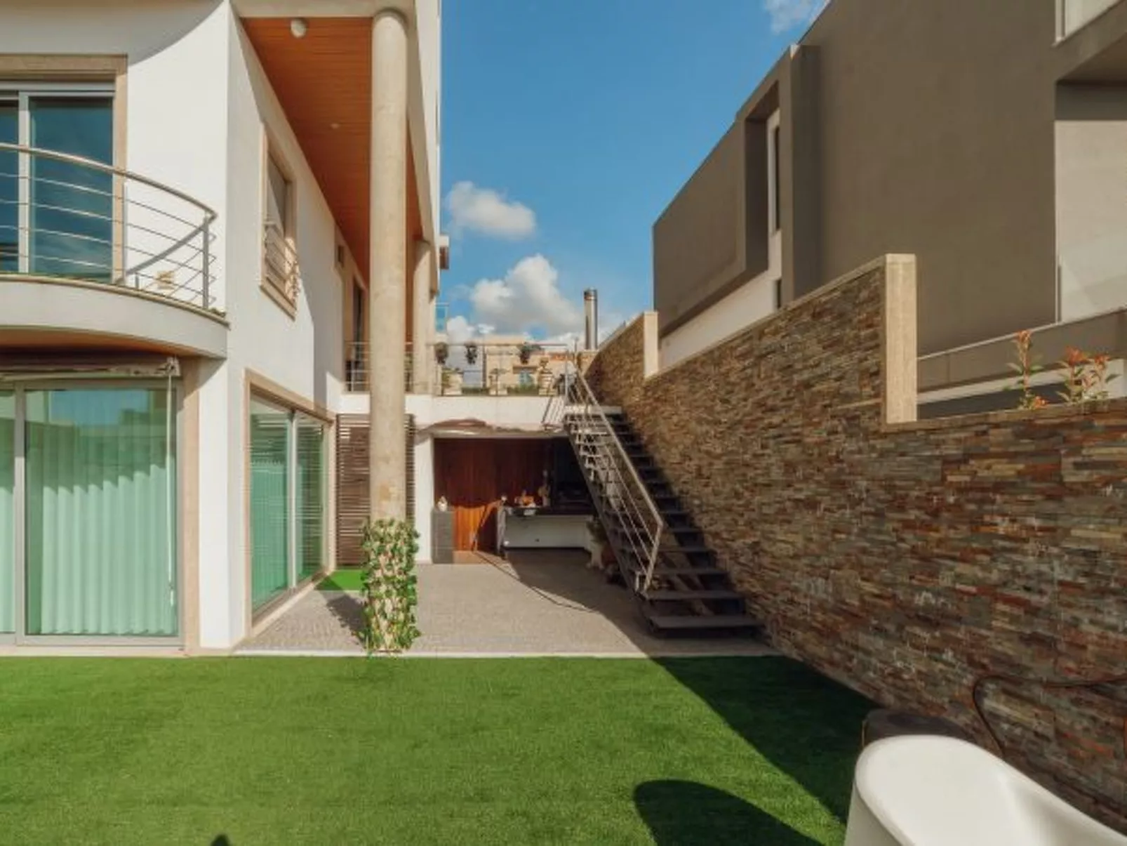 POOL & CINEMA VILLA by VACATIONY - Outside