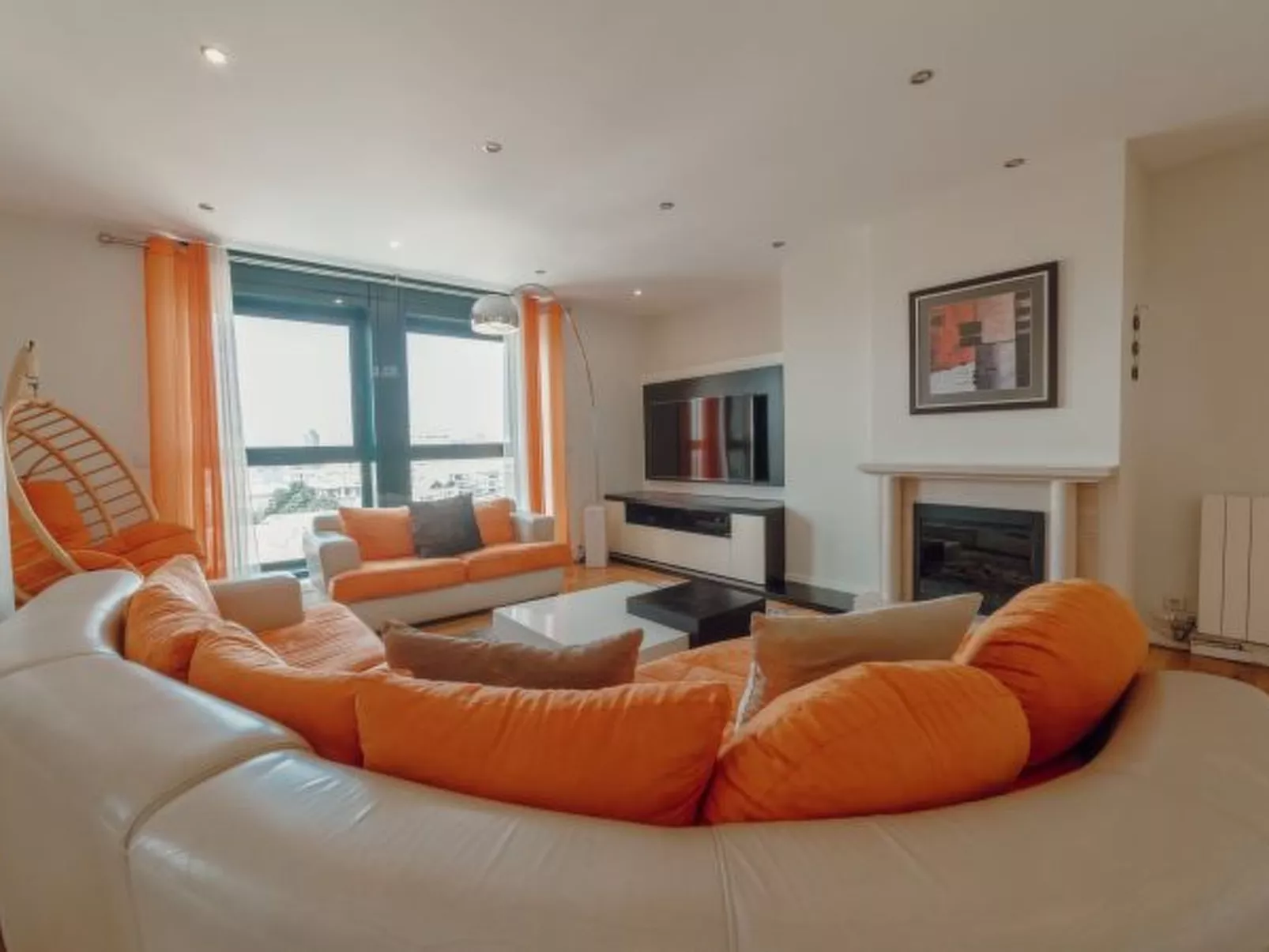 DOWNTOWN GRAND TOWER VIEW by VACATIONY - Inside