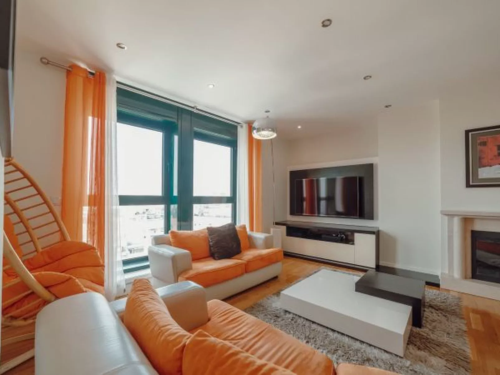 DOWNTOWN GRAND TOWER VIEW by VACATIONY - Inside