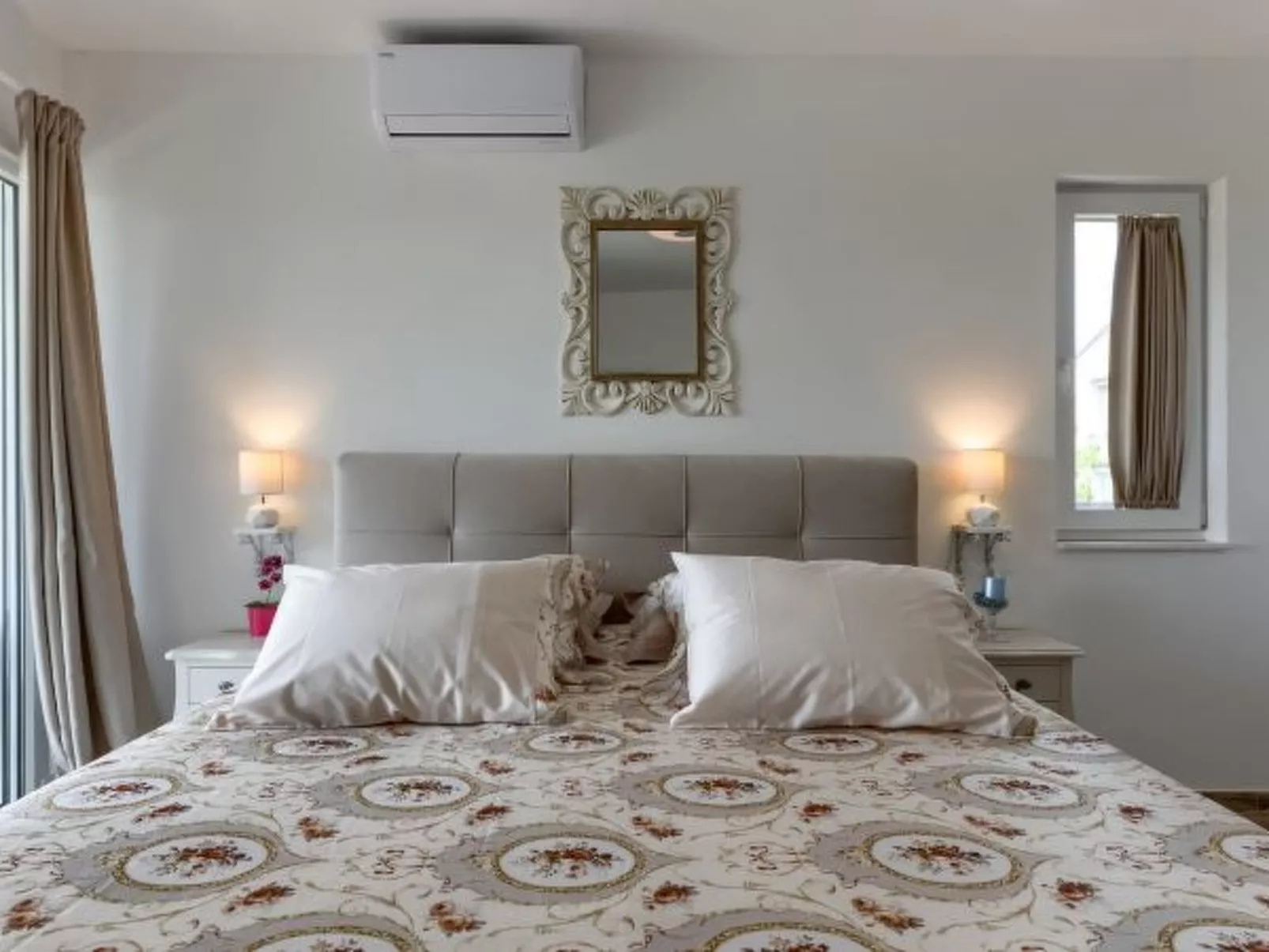 Villa Azzuro with jacuzzi and pool - Image-tags.info