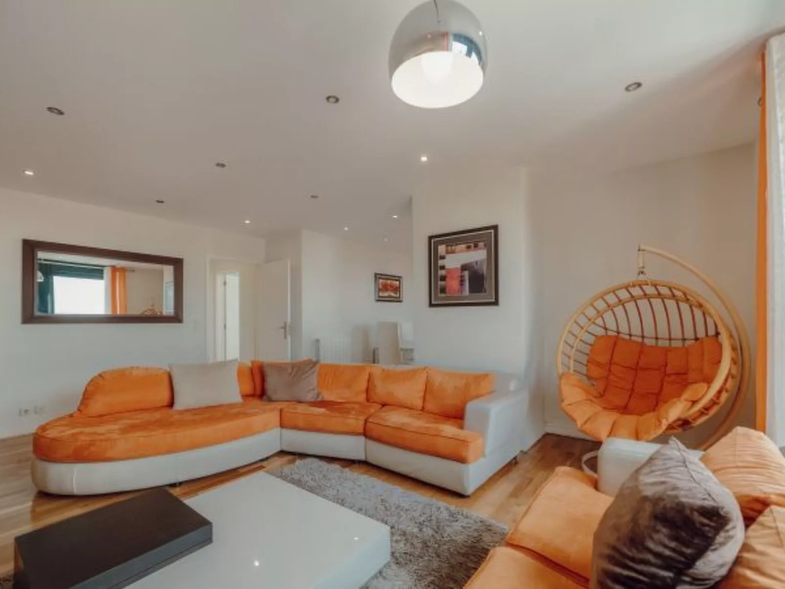 DOWNTOWN GRAND TOWER VIEW by VACATIONY - Inside