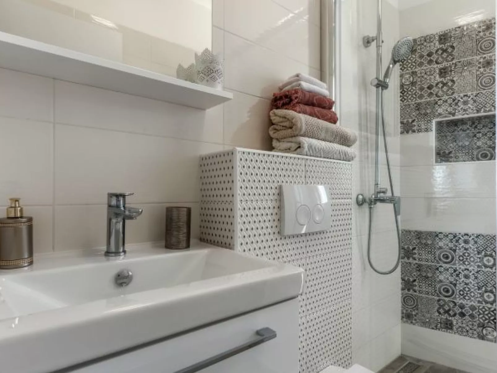 Villa Azzuro with jacuzzi and pool - Image-tags.info