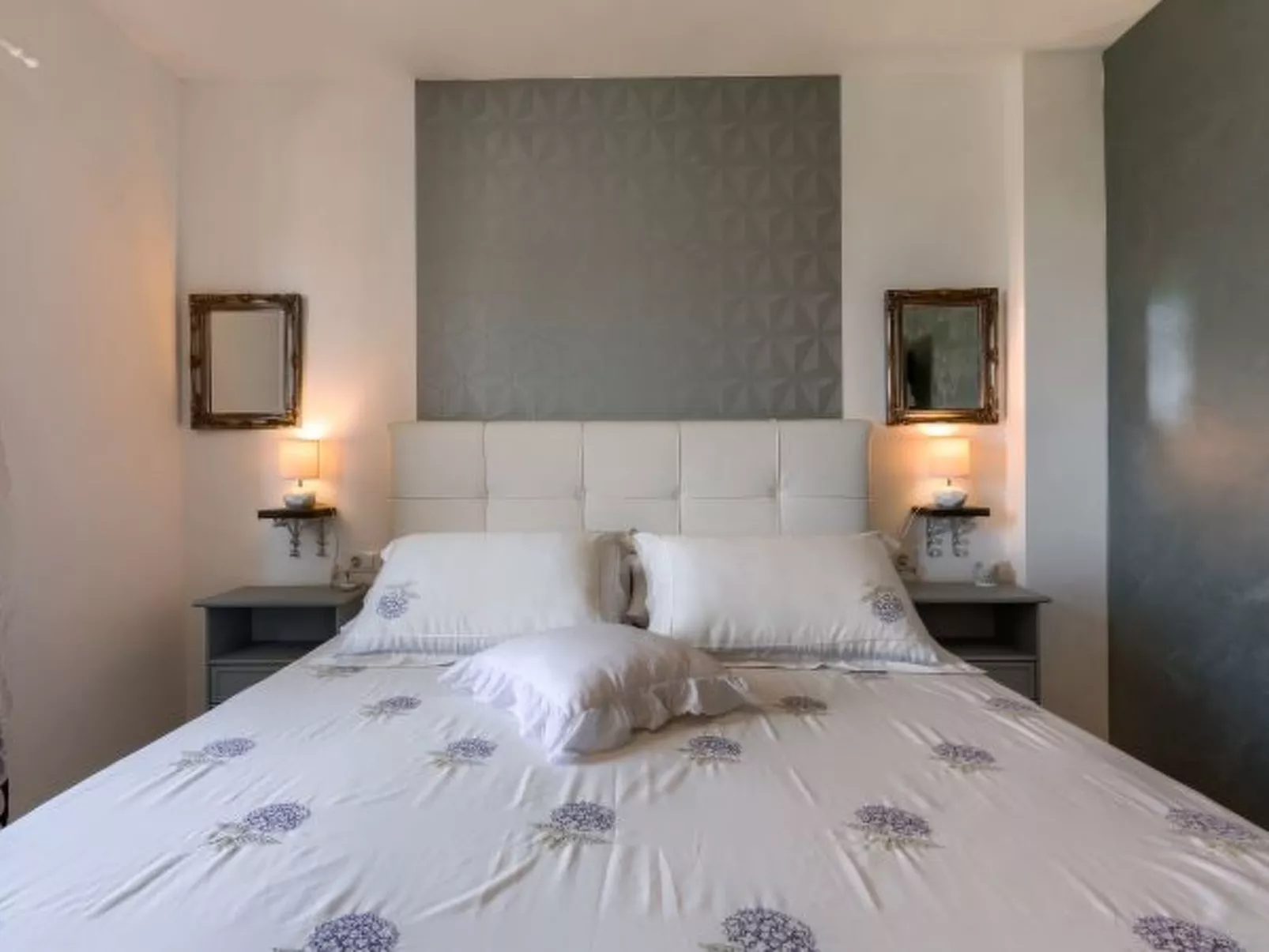 Villa Azzuro with jacuzzi and pool - Image-tags.info