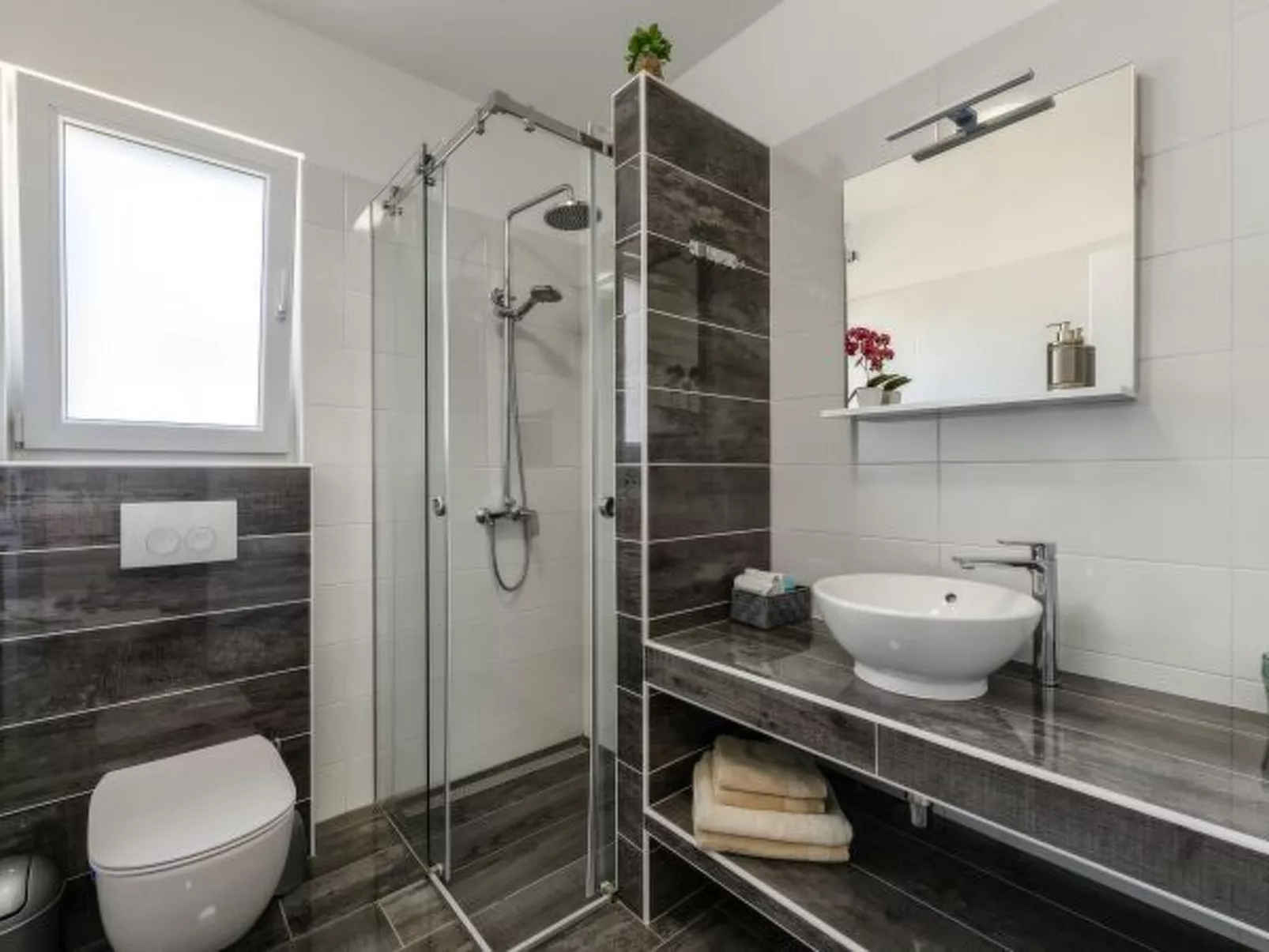 Villa Azzuro with jacuzzi and pool - Image-tags.info