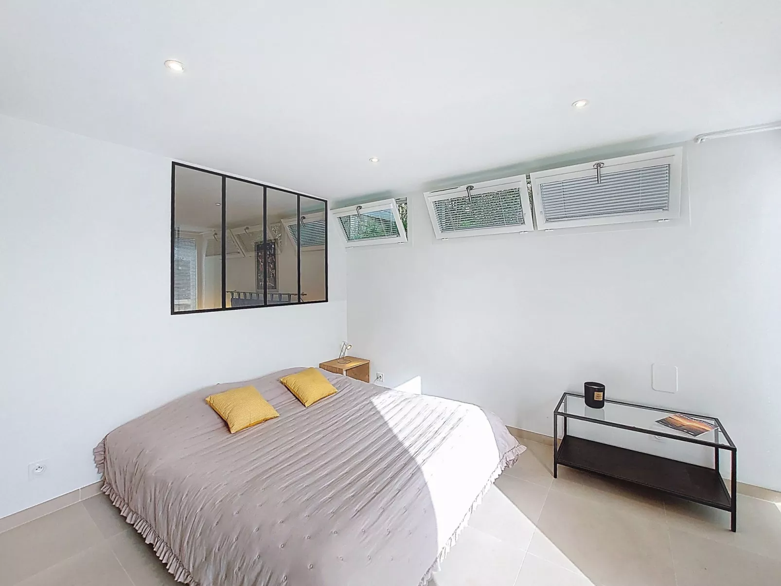 La Victoria - Inside