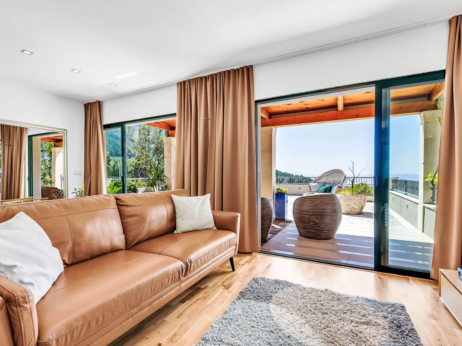 "Villa Rita" mit Blick auf das Wasser - Dehors