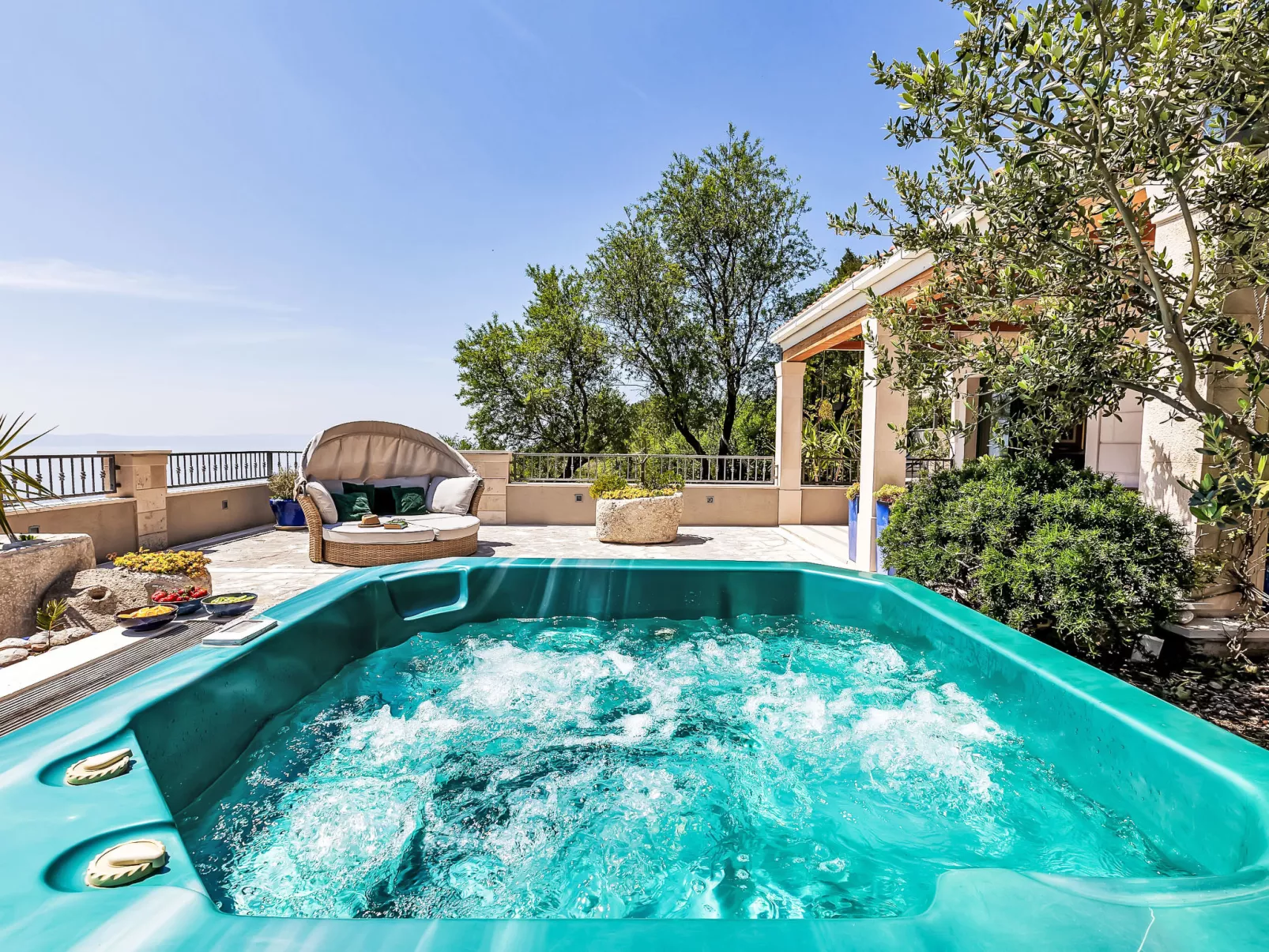 "Villa Rita" mit Blick auf das Wasser - Dehors