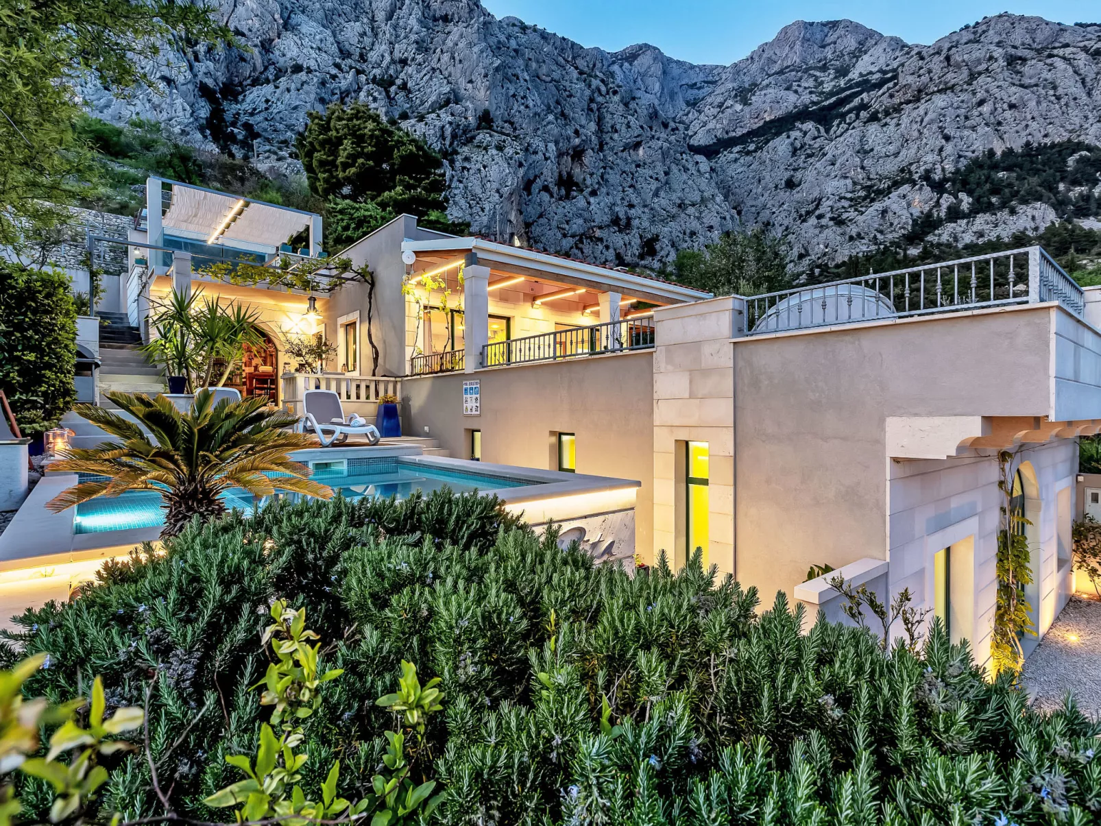 "Villa Rita" mit Blick auf das Wasser - Dehors