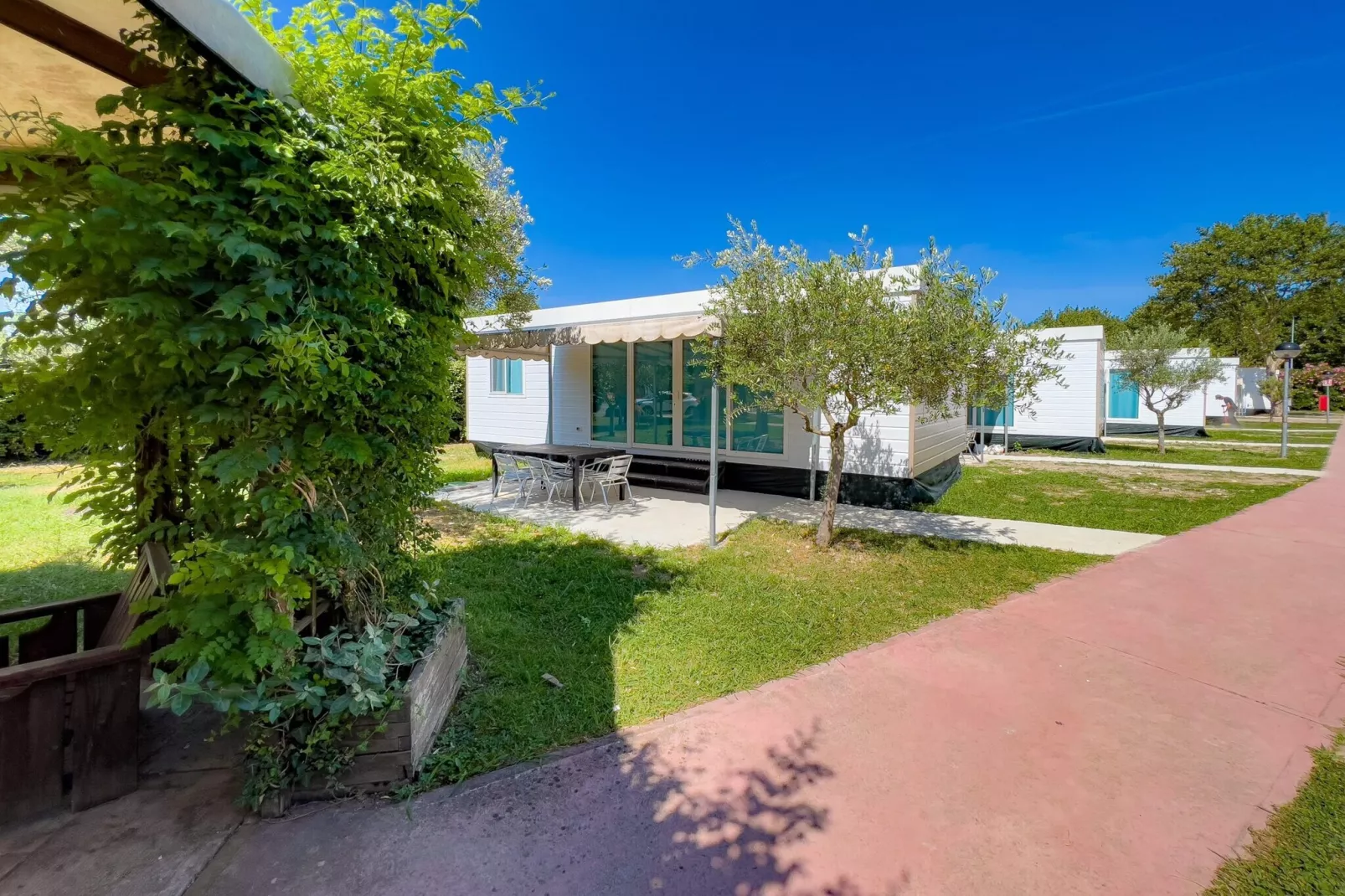 Mobile Homes The Garda Village, Sirmione-MH Deluxe - Außenbereich Sommer