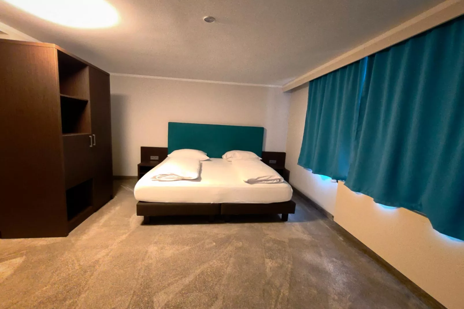 Suite with Hot Tub - Bedroom