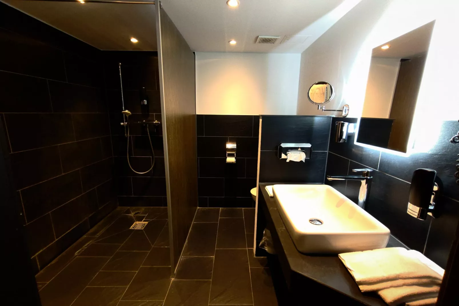 Suite with Hot Tub - Bathroom