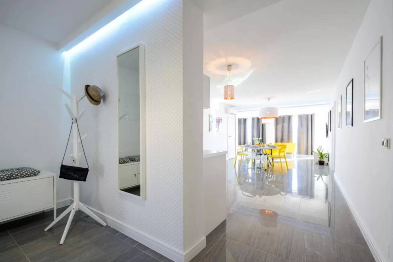 Apartments Villa Capitano - Two Bedroom Apartment with Balcony and Sea View (ŽUTI) - Esszimmer