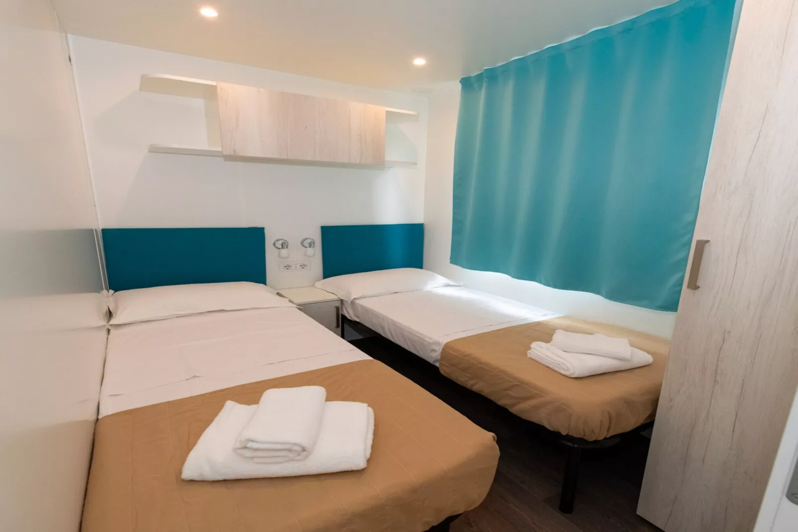 Mobile Homes The Garda Village, Sirmione-MH Deluxe - Schlafzimmer