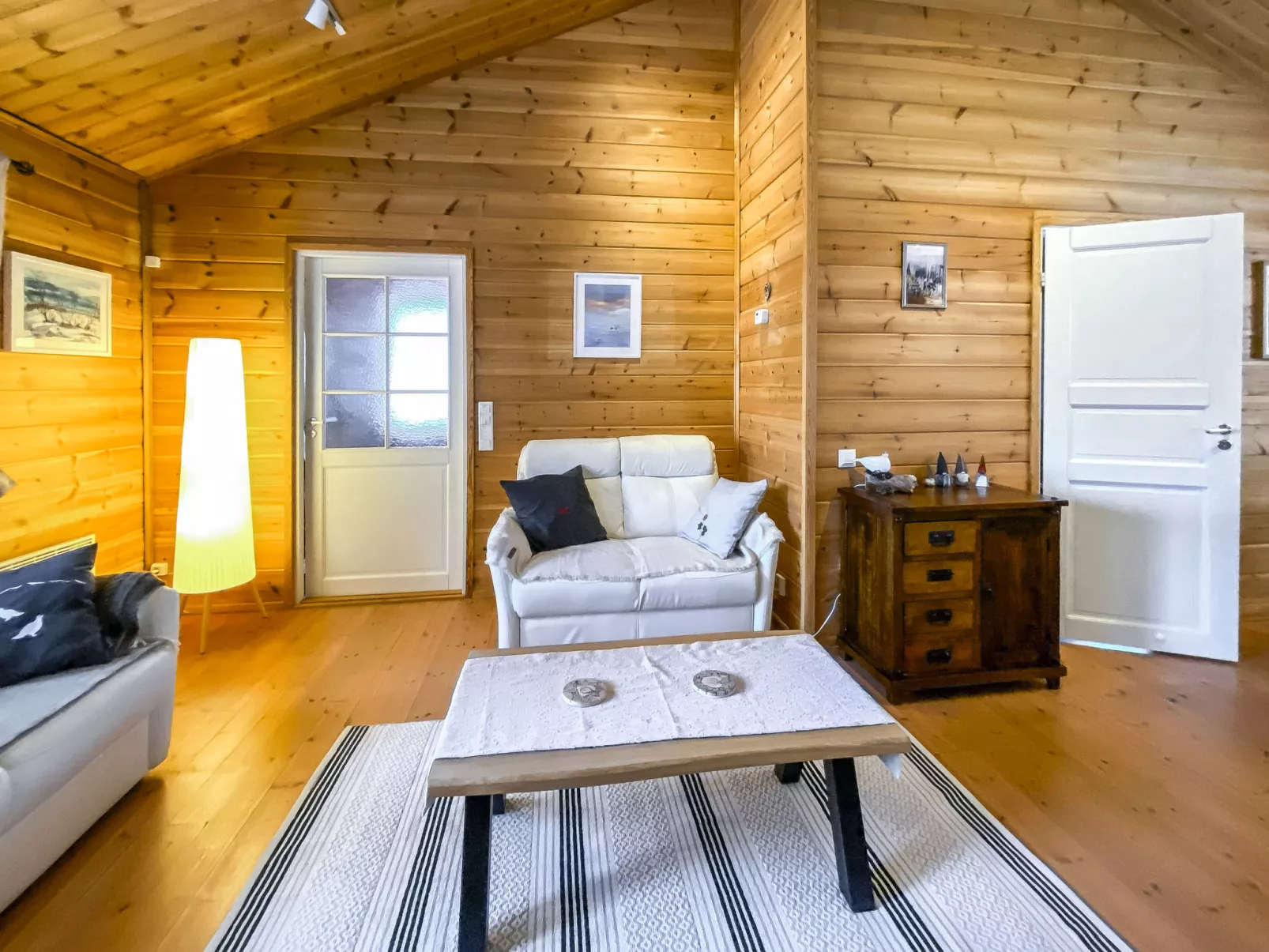 Jerisrannantie 7 - Inside