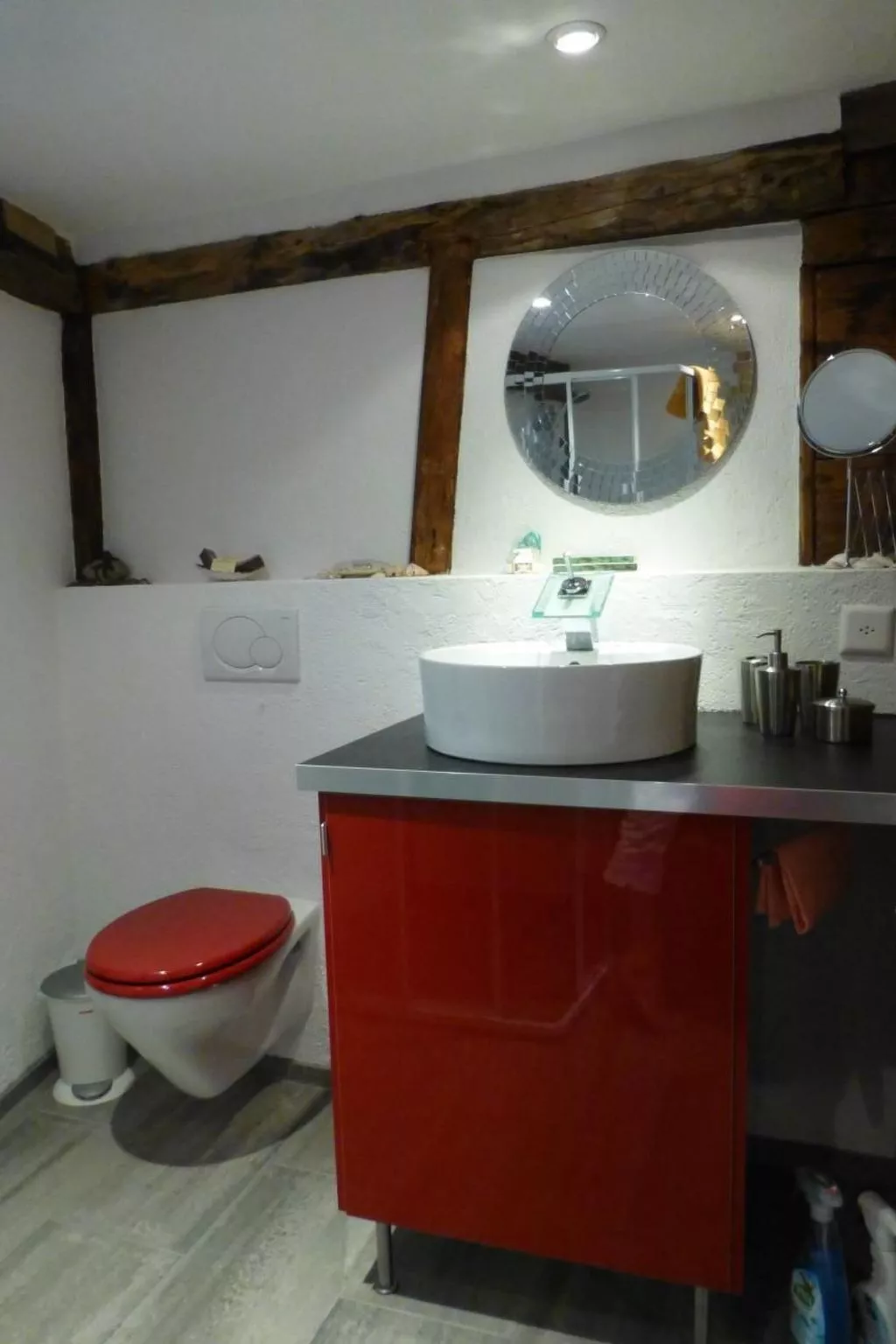 Chalet-Hausteil mit Garten im Dorfkern - Drinnen