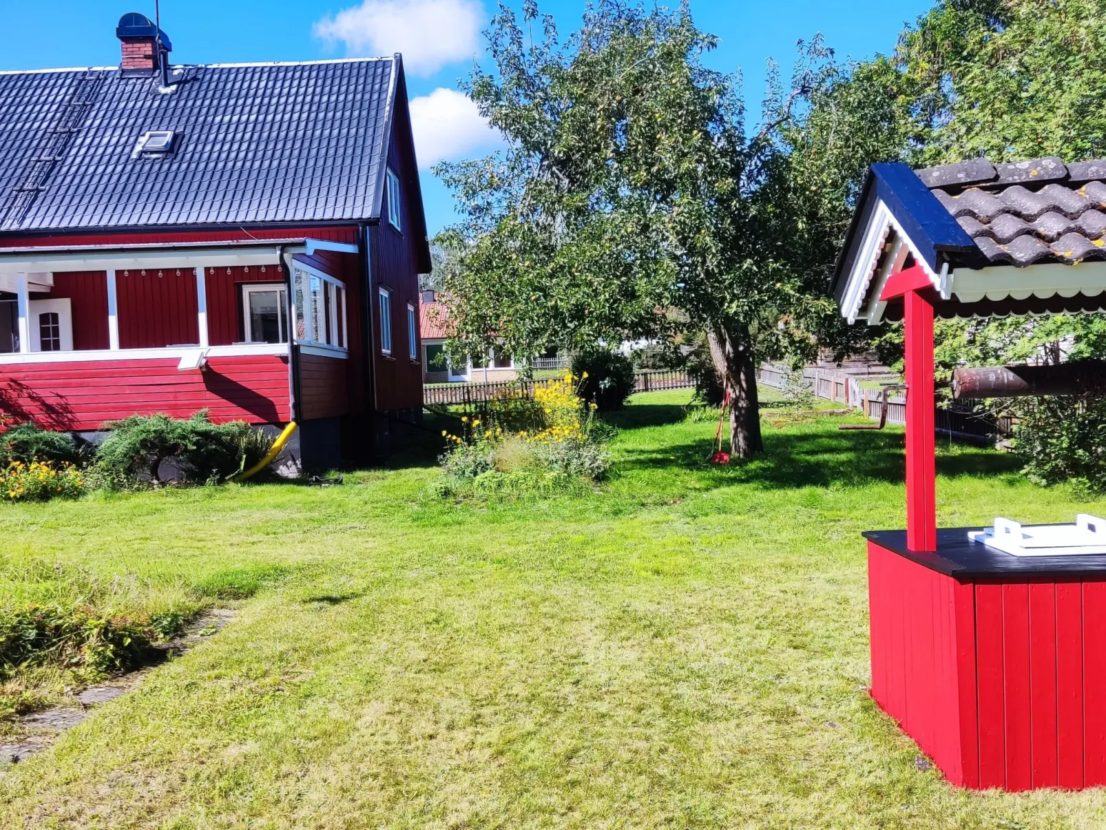 Buntes Schwedenhaus Lillebror - Draußen