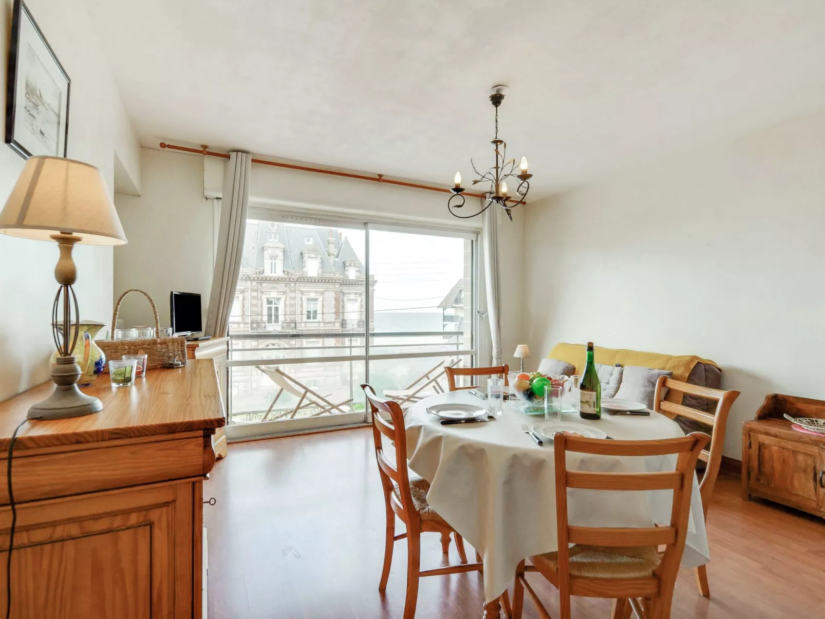 Prince Albert - Drinnen