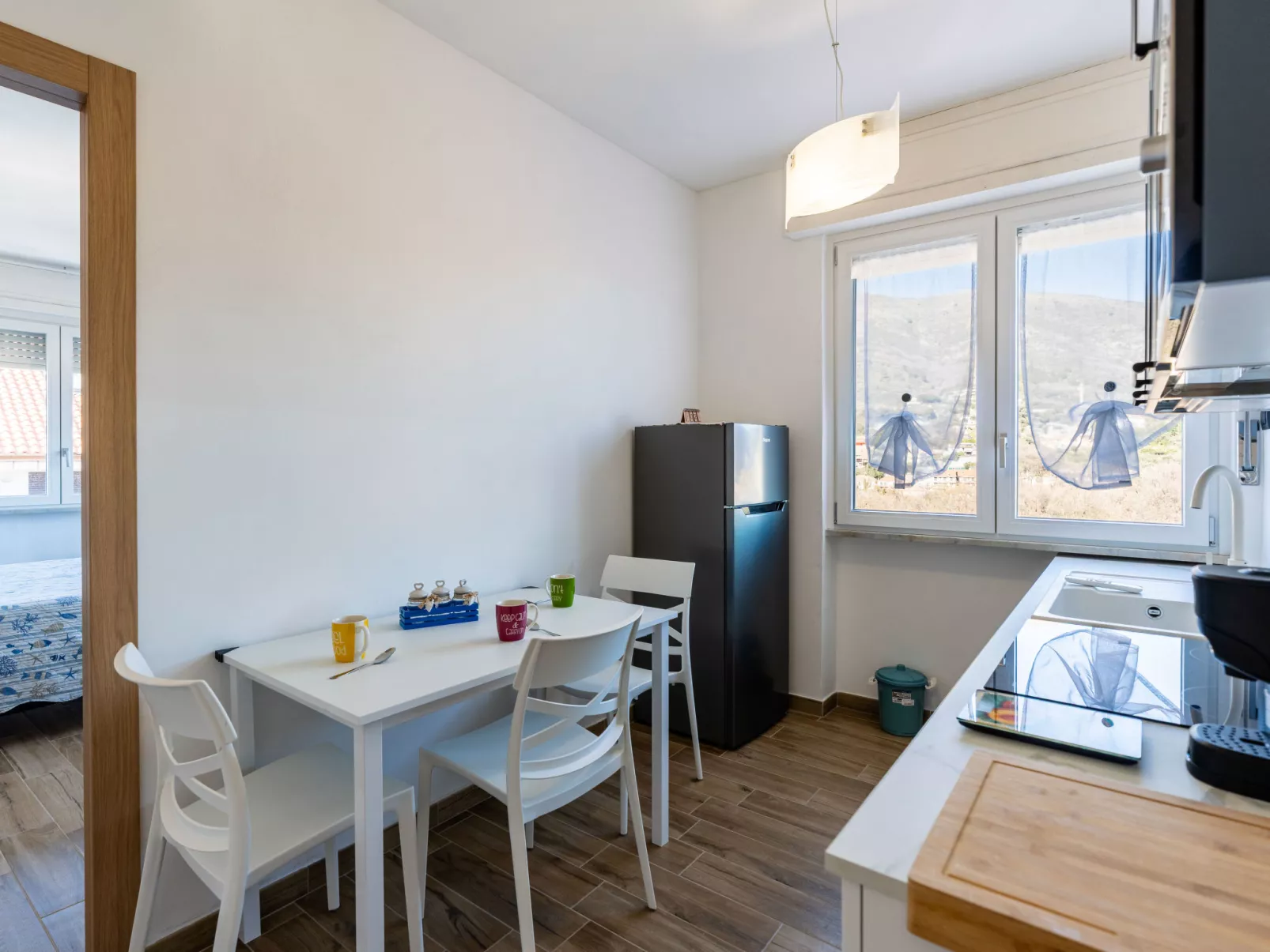 Tra le onde - Inside