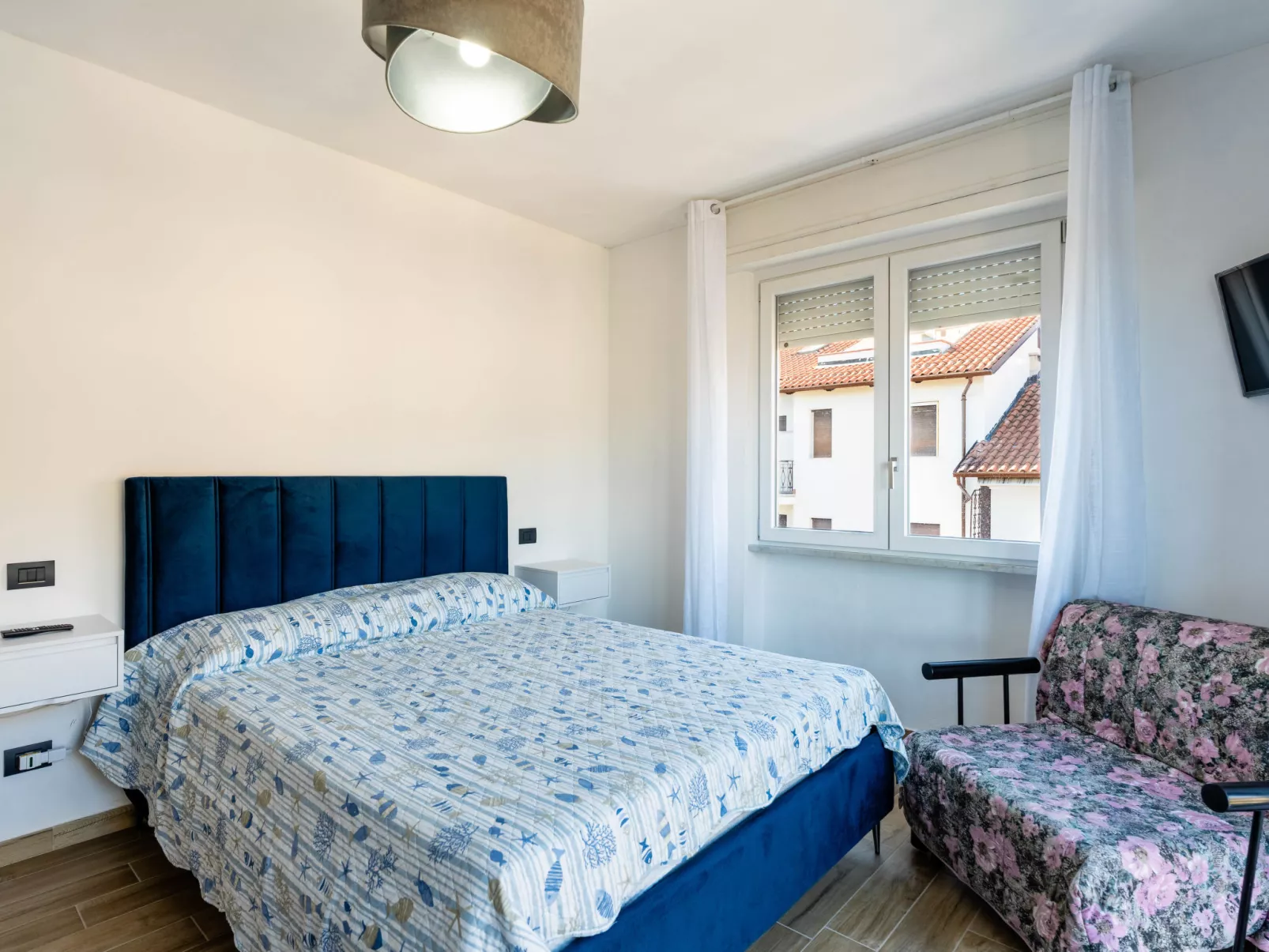 Tra le onde - Inside