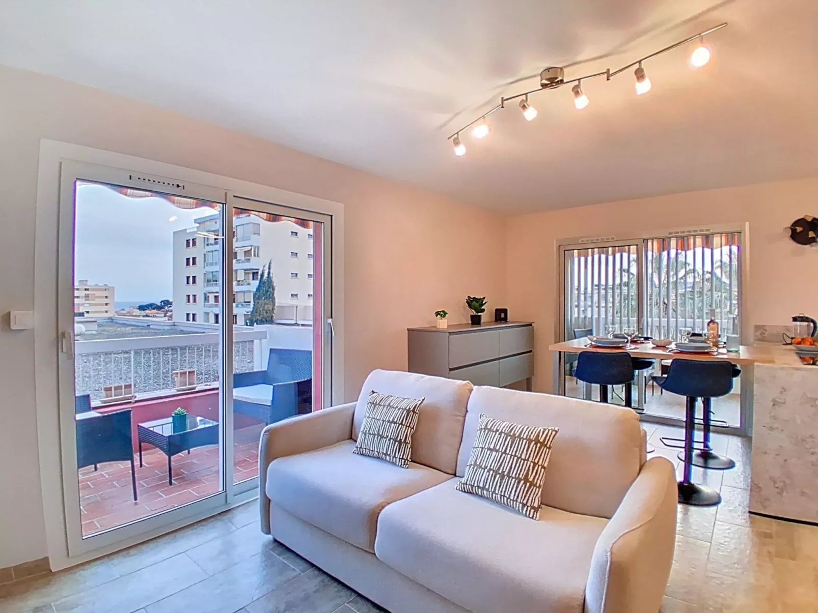 L'Astrolade - Drinnen