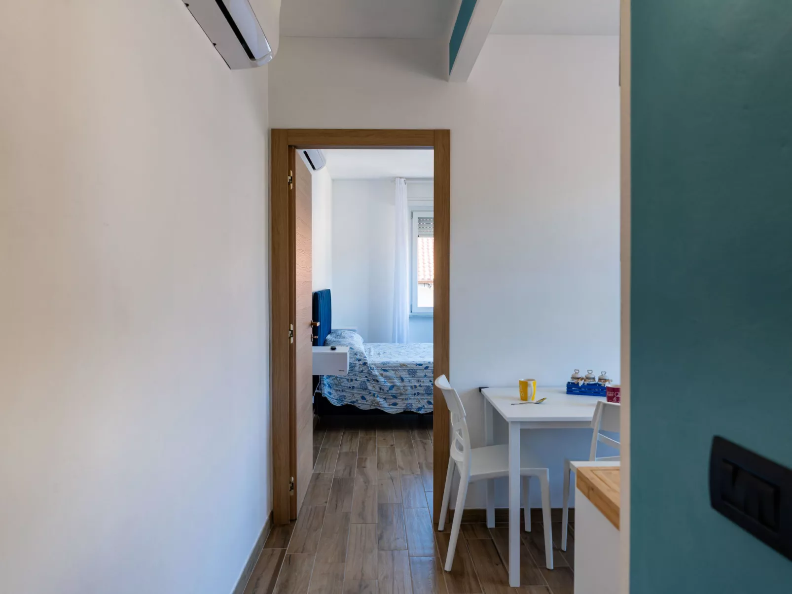 Tra le onde - Inside