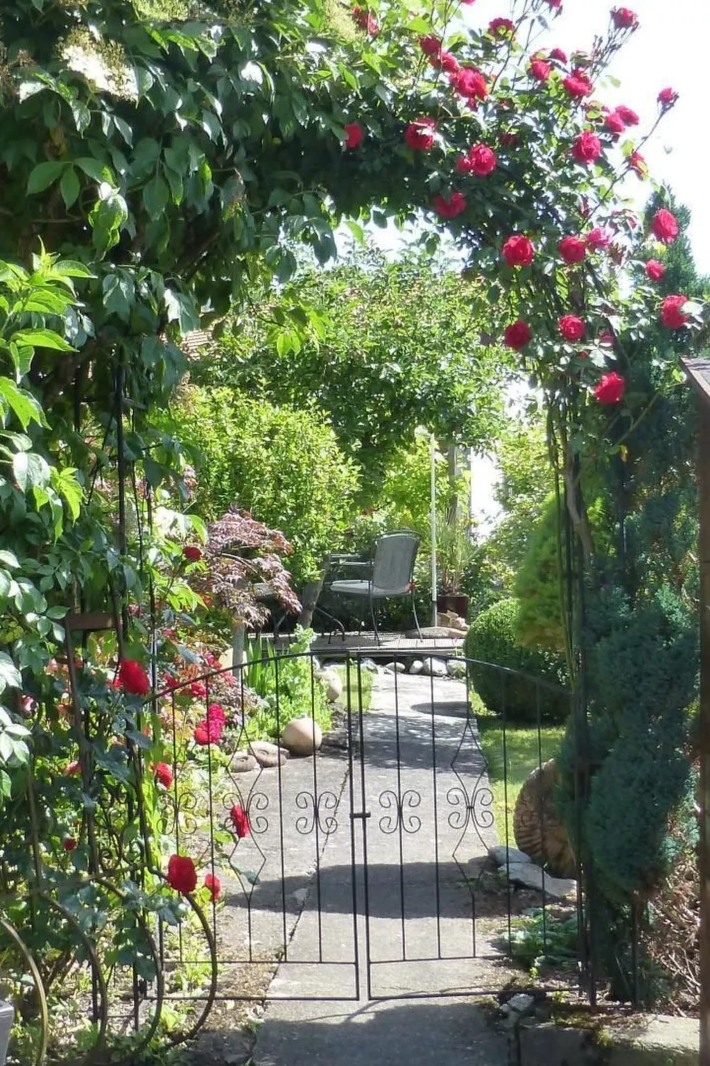 Chalet-Hausteil mit Garten im Dorfkern - Draußen