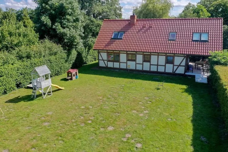 Dom wakacyjny w Karwieńskich Błotach - Gardens in summer