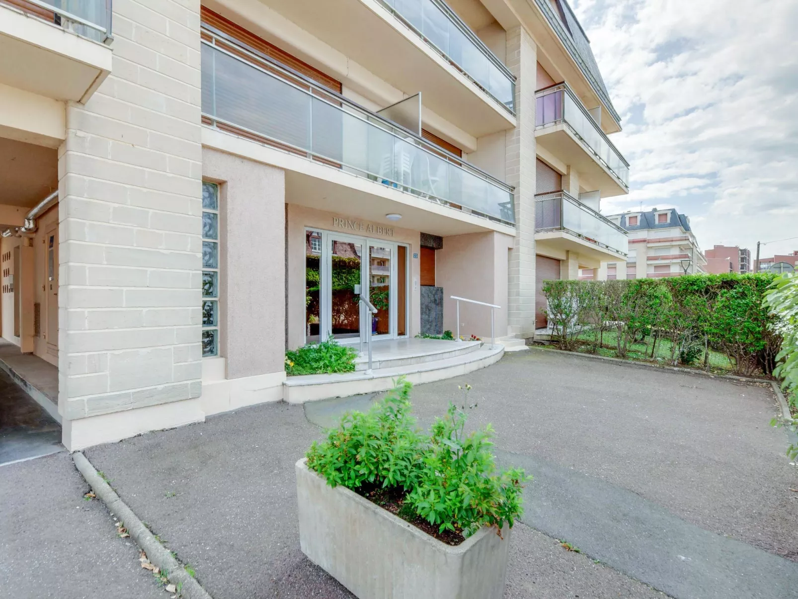 Prince Albert - Draußen