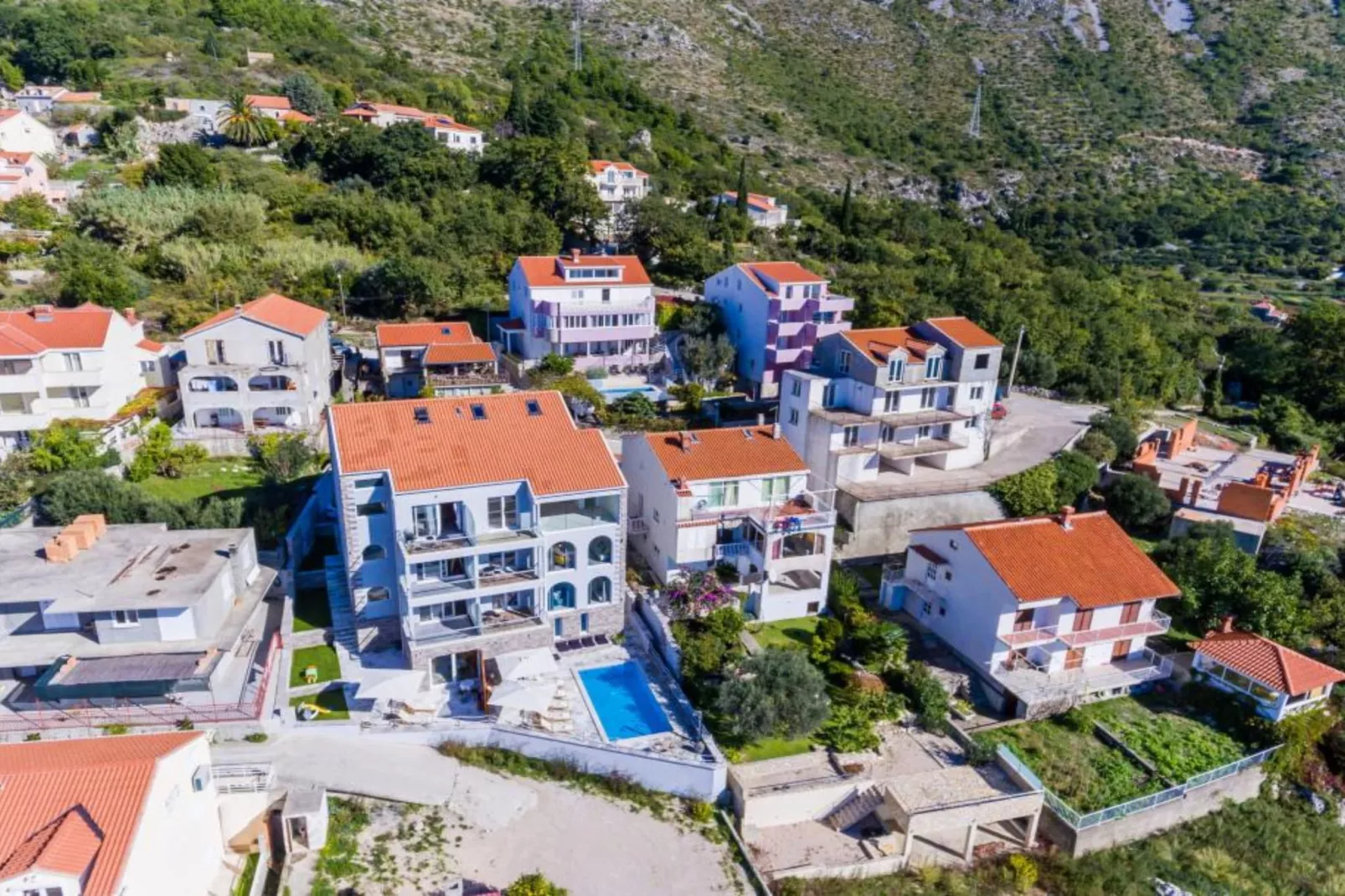 Apartments Villa Capitano - Two Bedroom Apartment with Balcony and Sea View (CRNI) - Im Freien