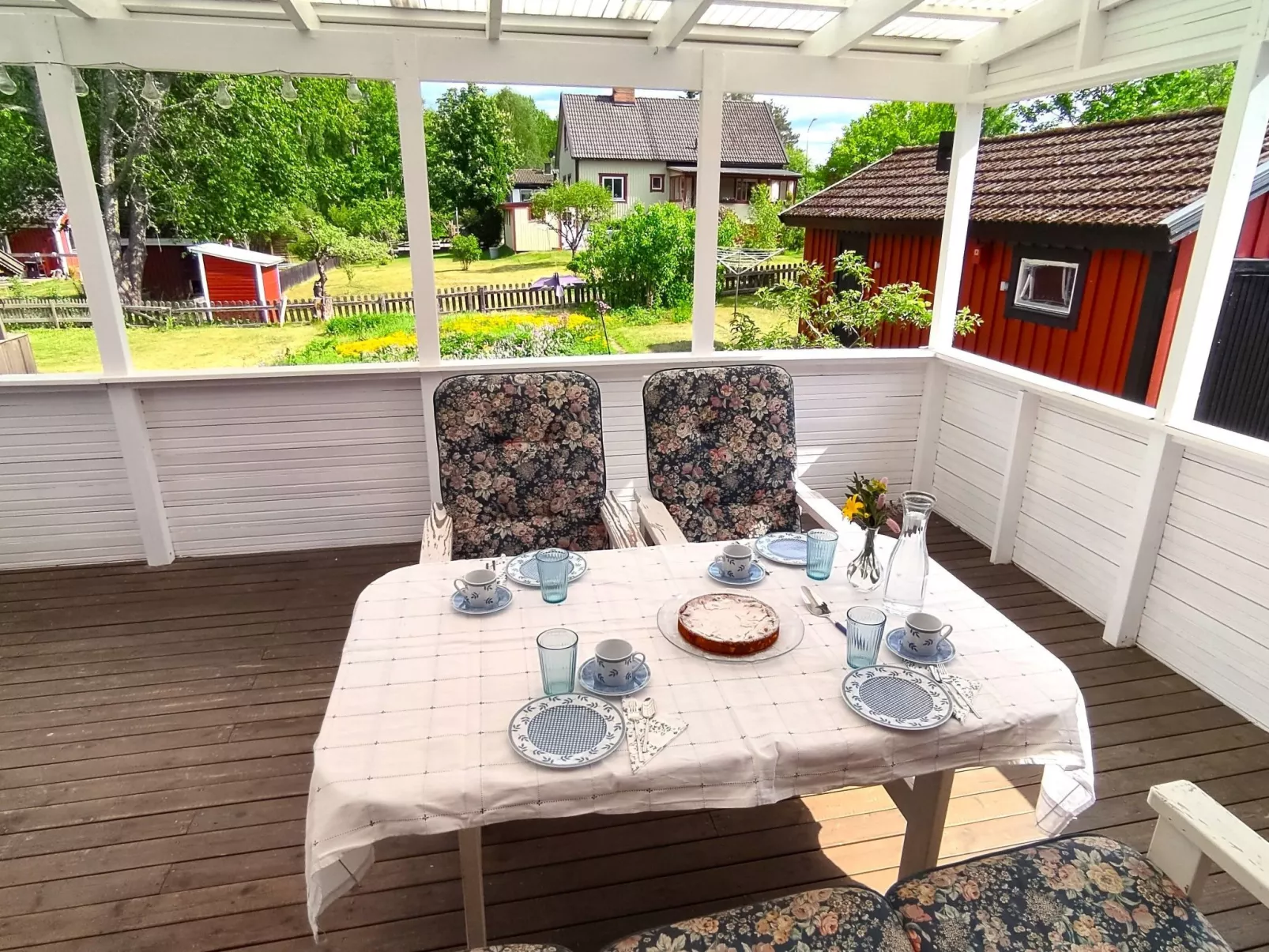 Buntes Schwedenhaus Lillebror - Draußen